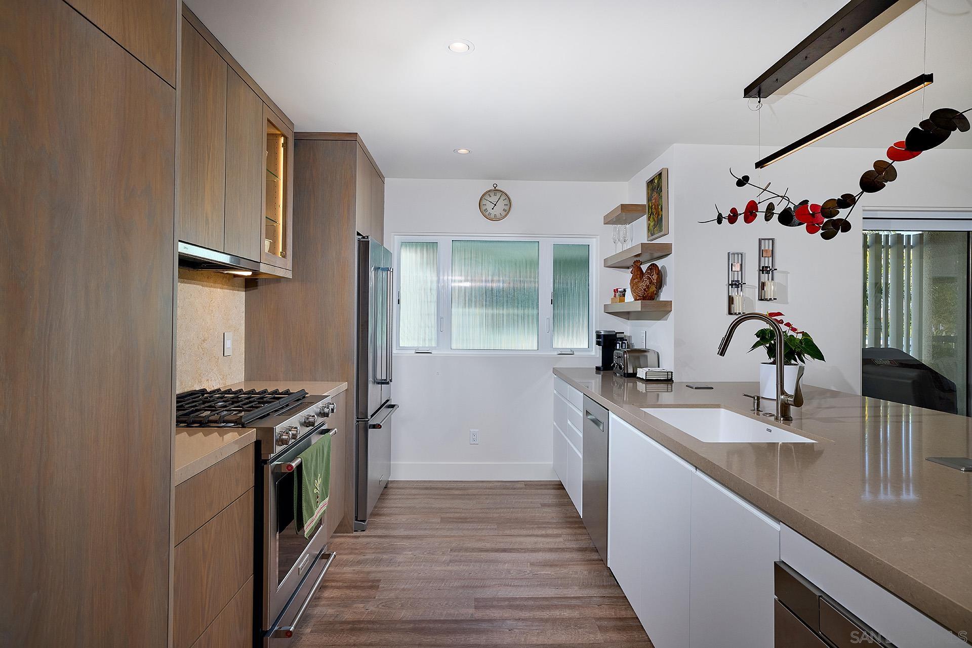 Detail Gallery Image 8 of 21 For 1526  Ynez Pl, Coronado,  CA 92118 - 3 Beds | 2/1 Baths