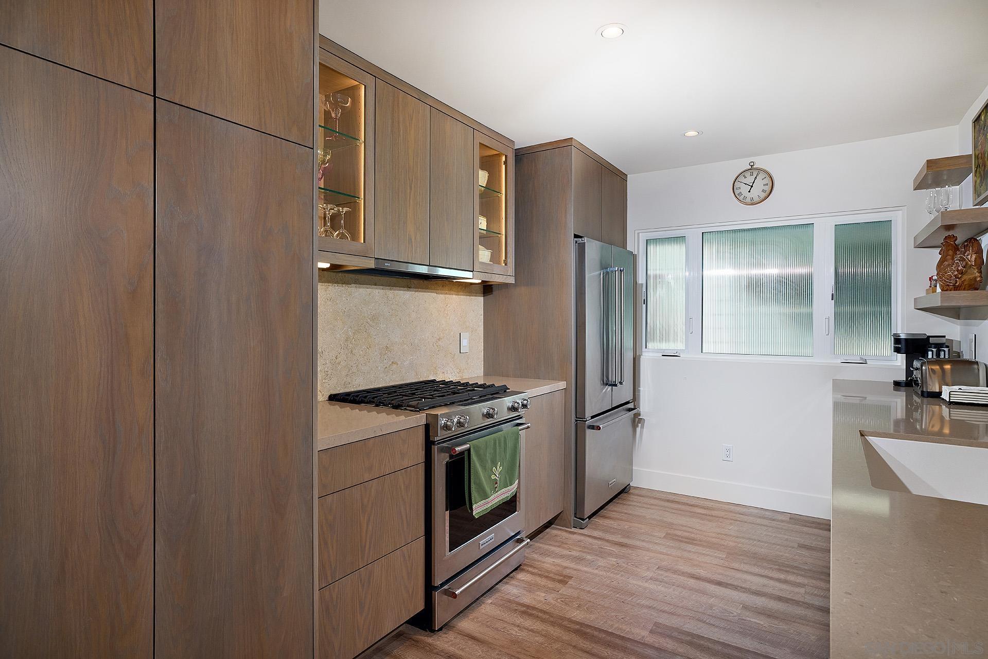 Detail Gallery Image 9 of 21 For 1526  Ynez Pl, Coronado,  CA 92118 - 3 Beds | 2/1 Baths