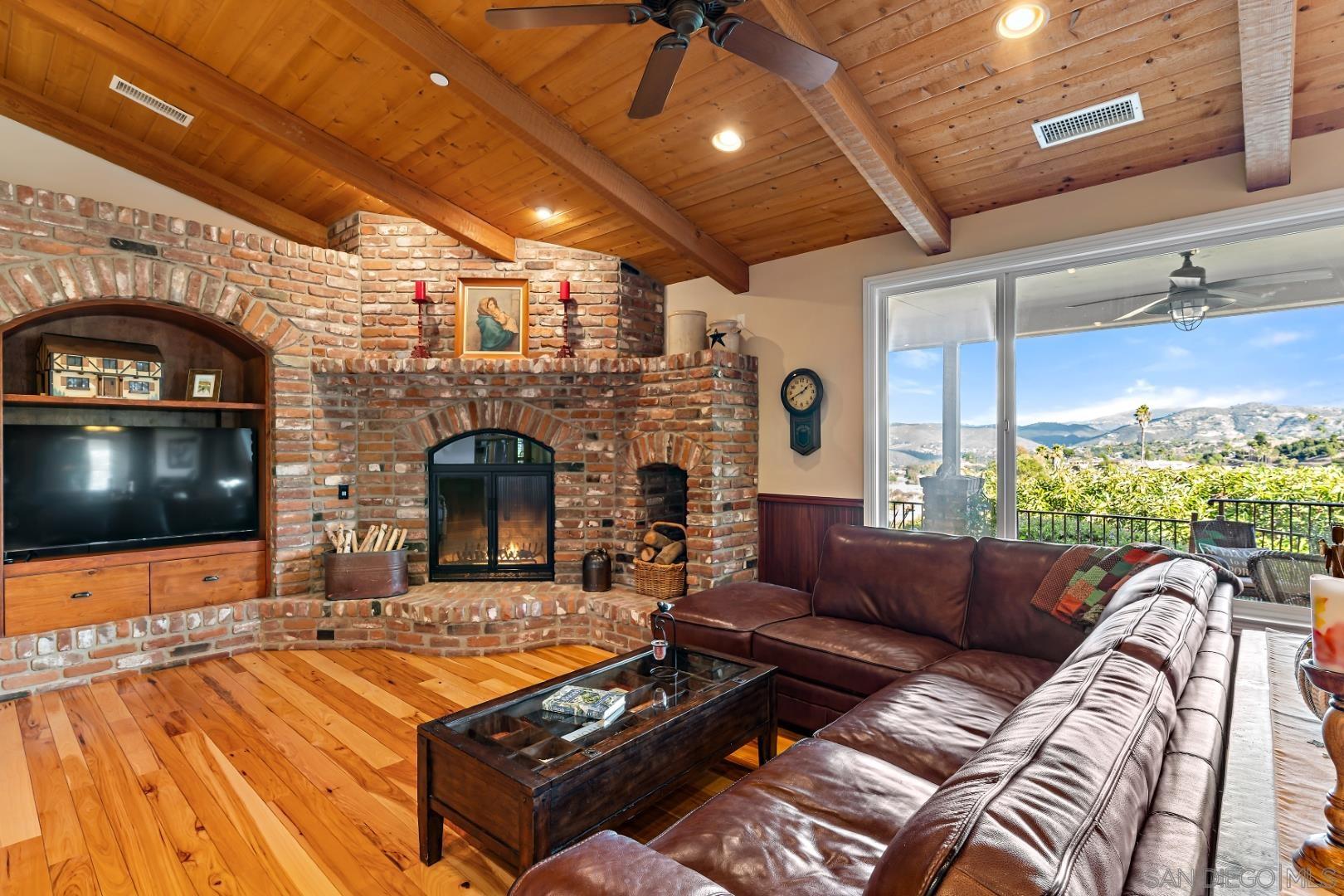 Detail Gallery Image 8 of 60 For 1609  Santa Margarita Drive, Fallbrook,  CA 92028 - 4 Beds | 4/1 Baths