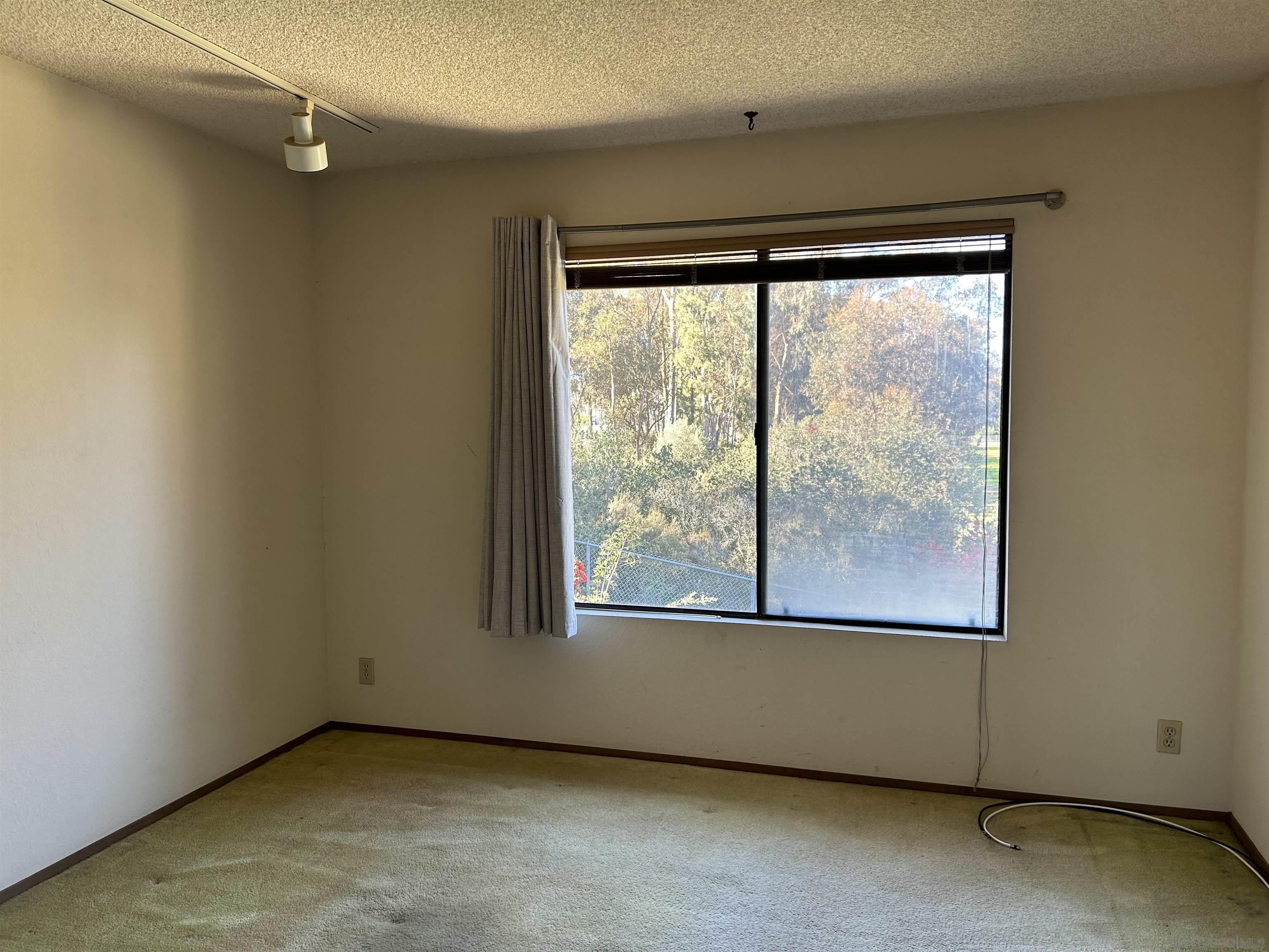 Detail Gallery Image 13 of 18 For 10450  Ridgewater Ln, San Diego,  CA 92131 - 2 Beds | 2/1 Baths