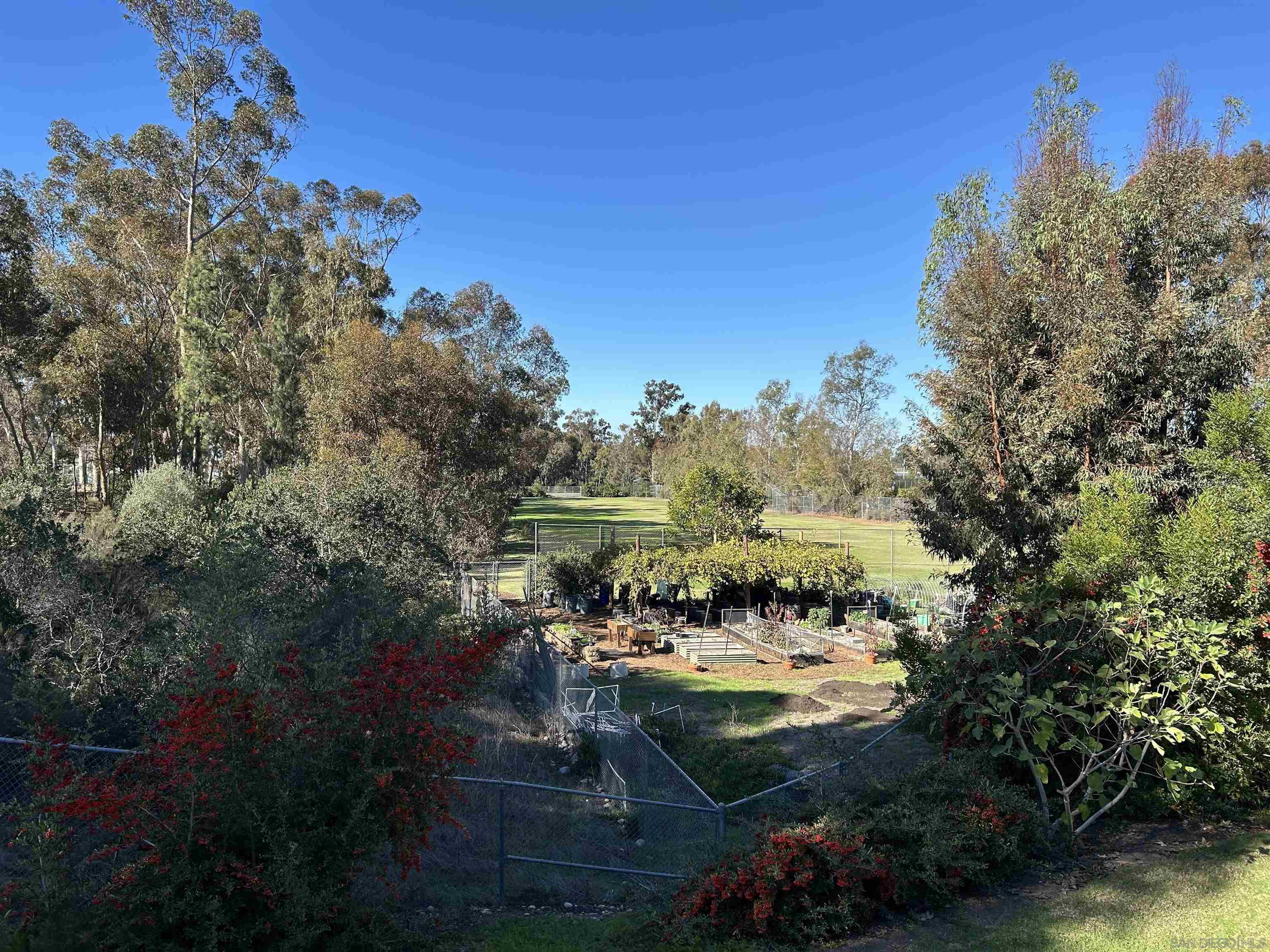 Detail Gallery Image 14 of 18 For 10450  Ridgewater Ln, San Diego,  CA 92131 - 2 Beds | 2/1 Baths