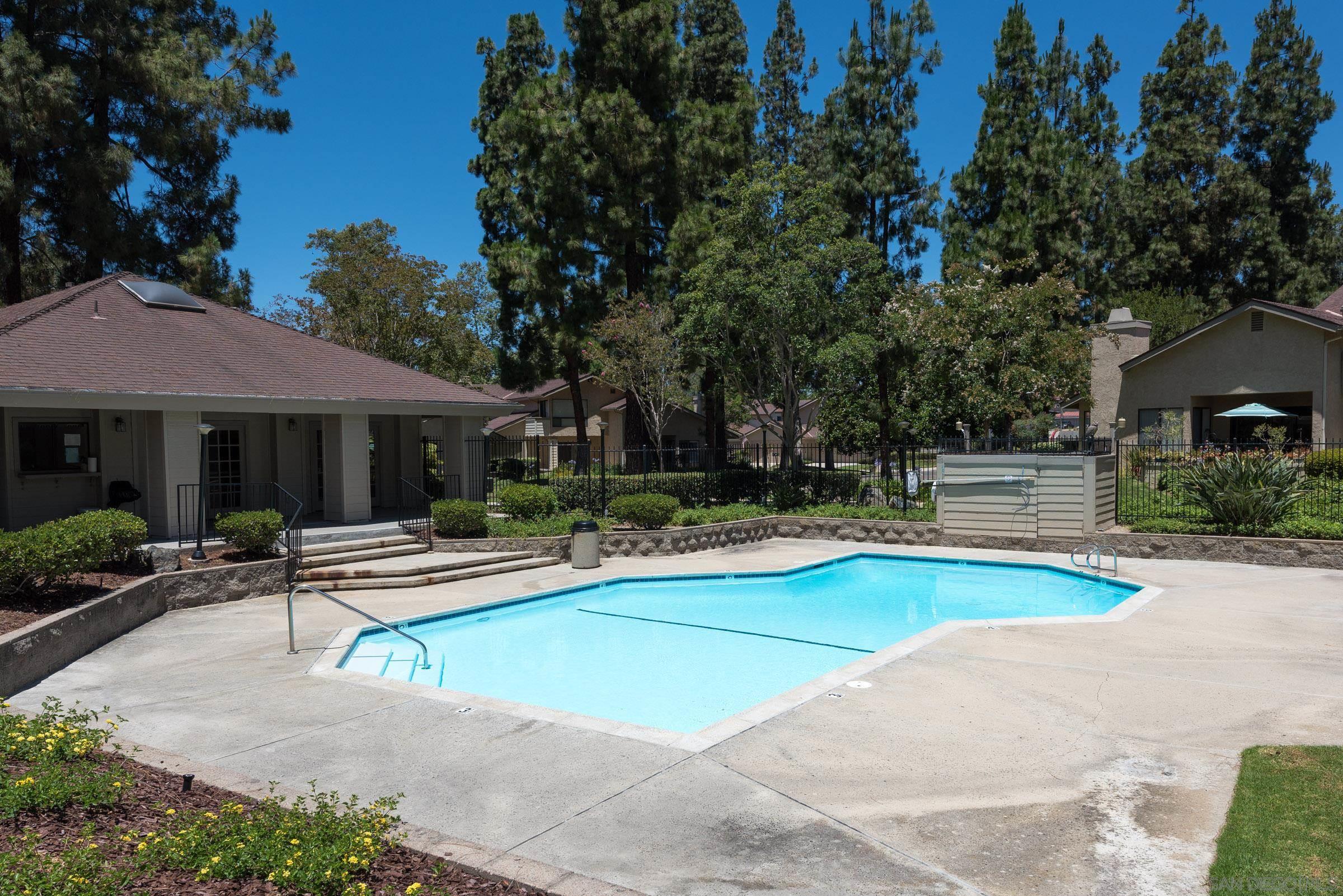 Detail Gallery Image 17 of 18 For 10450  Ridgewater Ln, San Diego,  CA 92131 - 2 Beds | 2/1 Baths