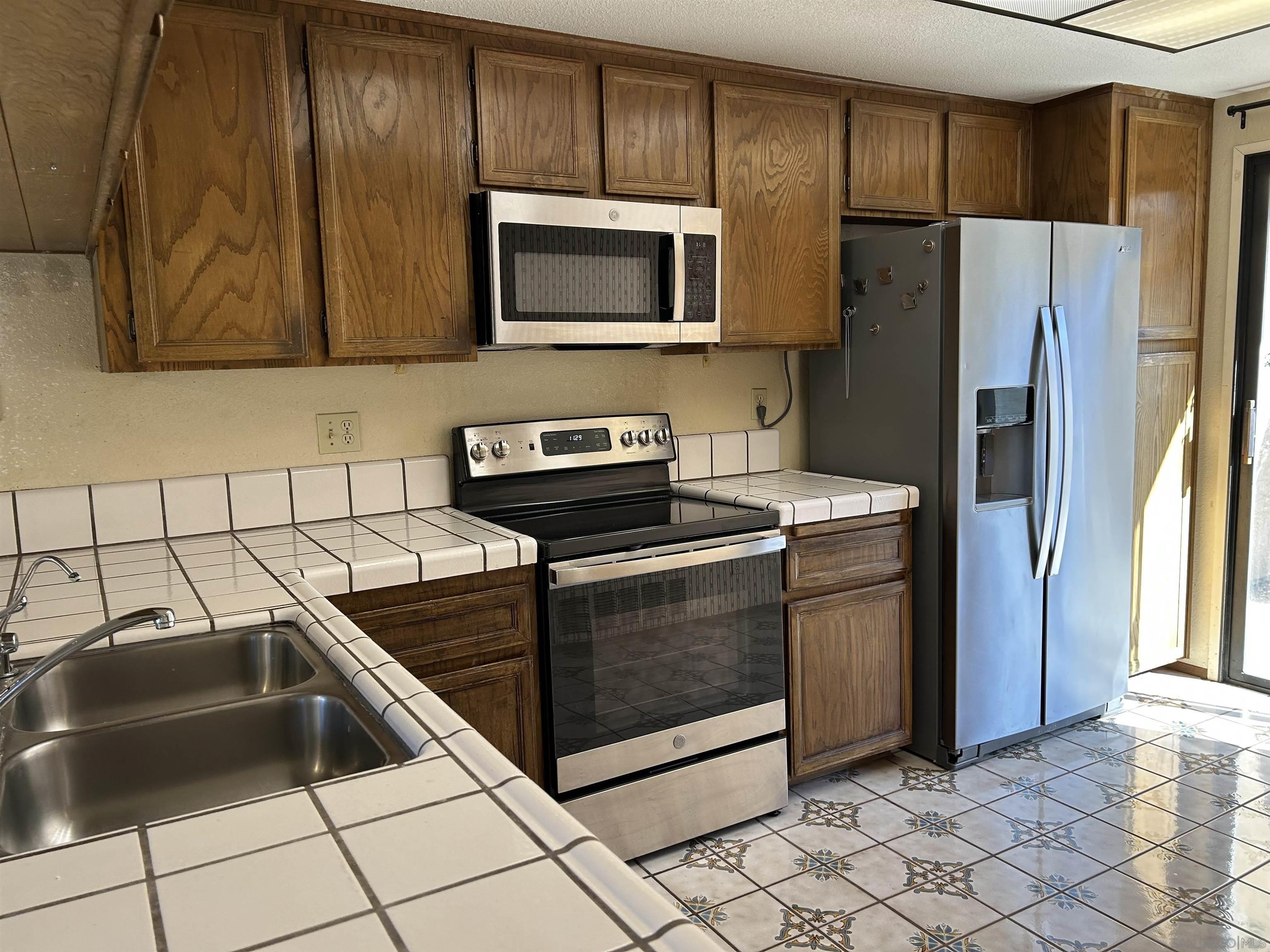 Detail Gallery Image 5 of 18 For 10450  Ridgewater Ln, San Diego,  CA 92131 - 2 Beds | 2/1 Baths