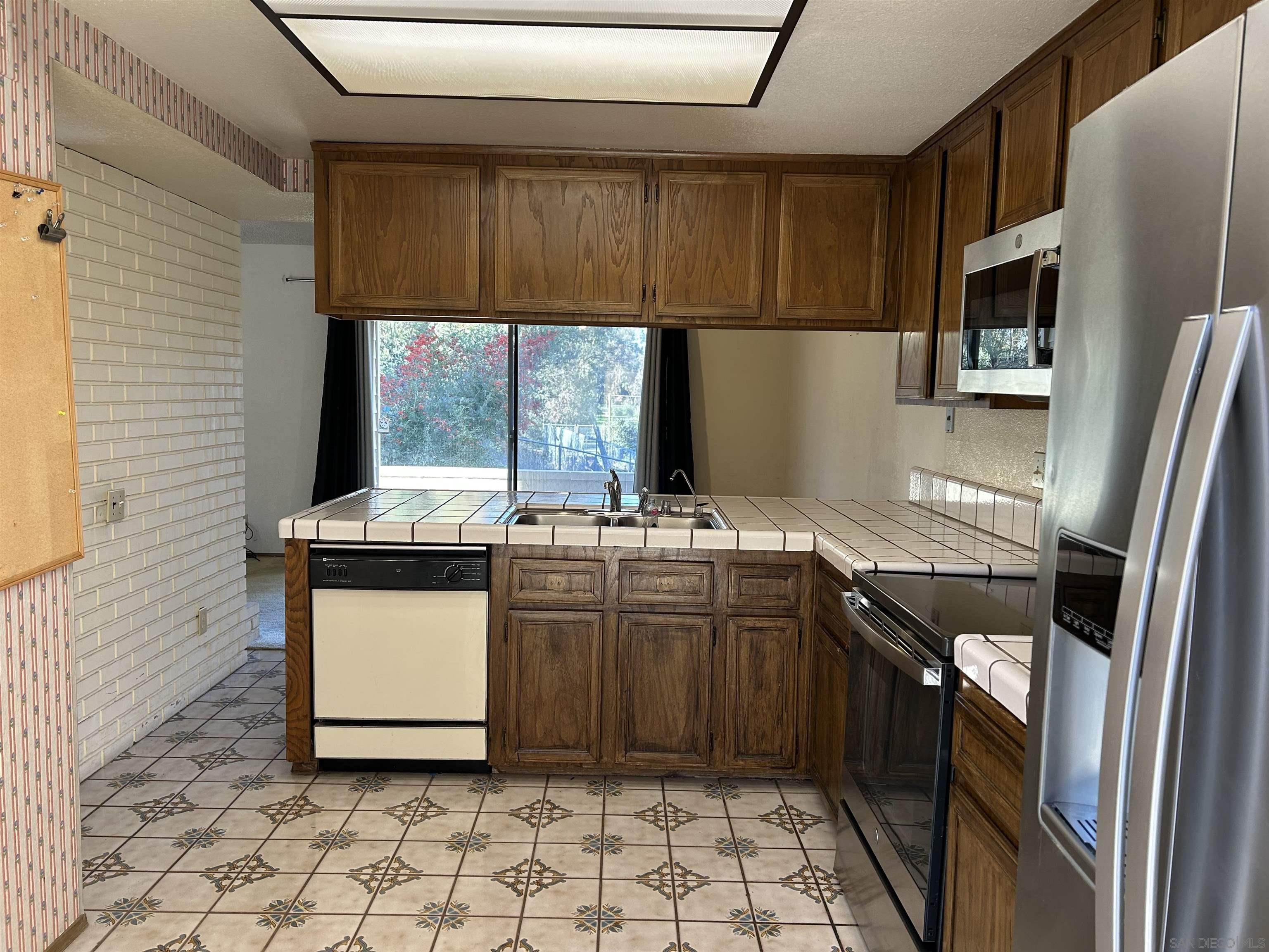 Detail Gallery Image 6 of 18 For 10450  Ridgewater Ln, San Diego,  CA 92131 - 2 Beds | 2/1 Baths