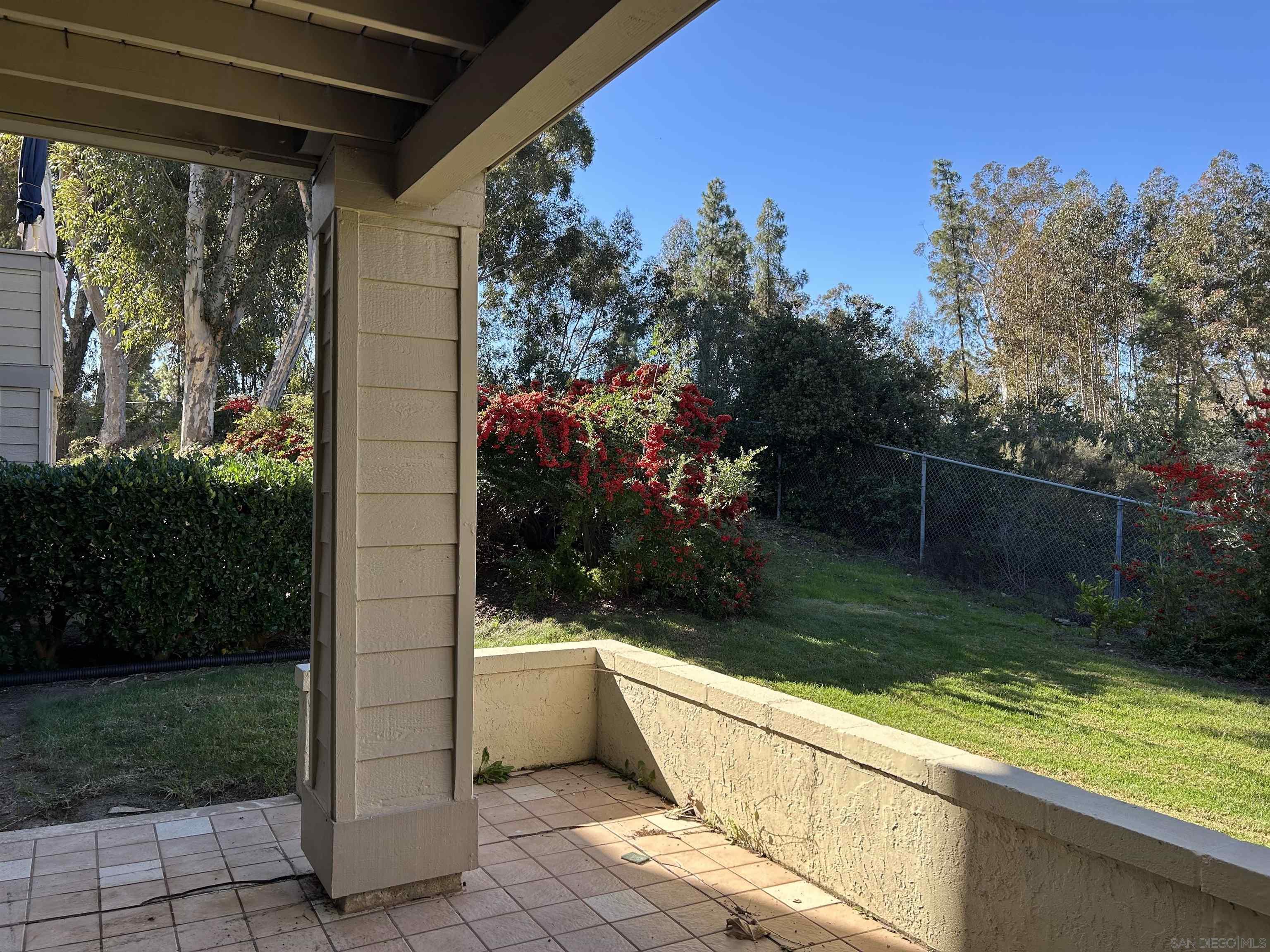 Detail Gallery Image 7 of 18 For 10450  Ridgewater Ln, San Diego,  CA 92131 - 2 Beds | 2/1 Baths