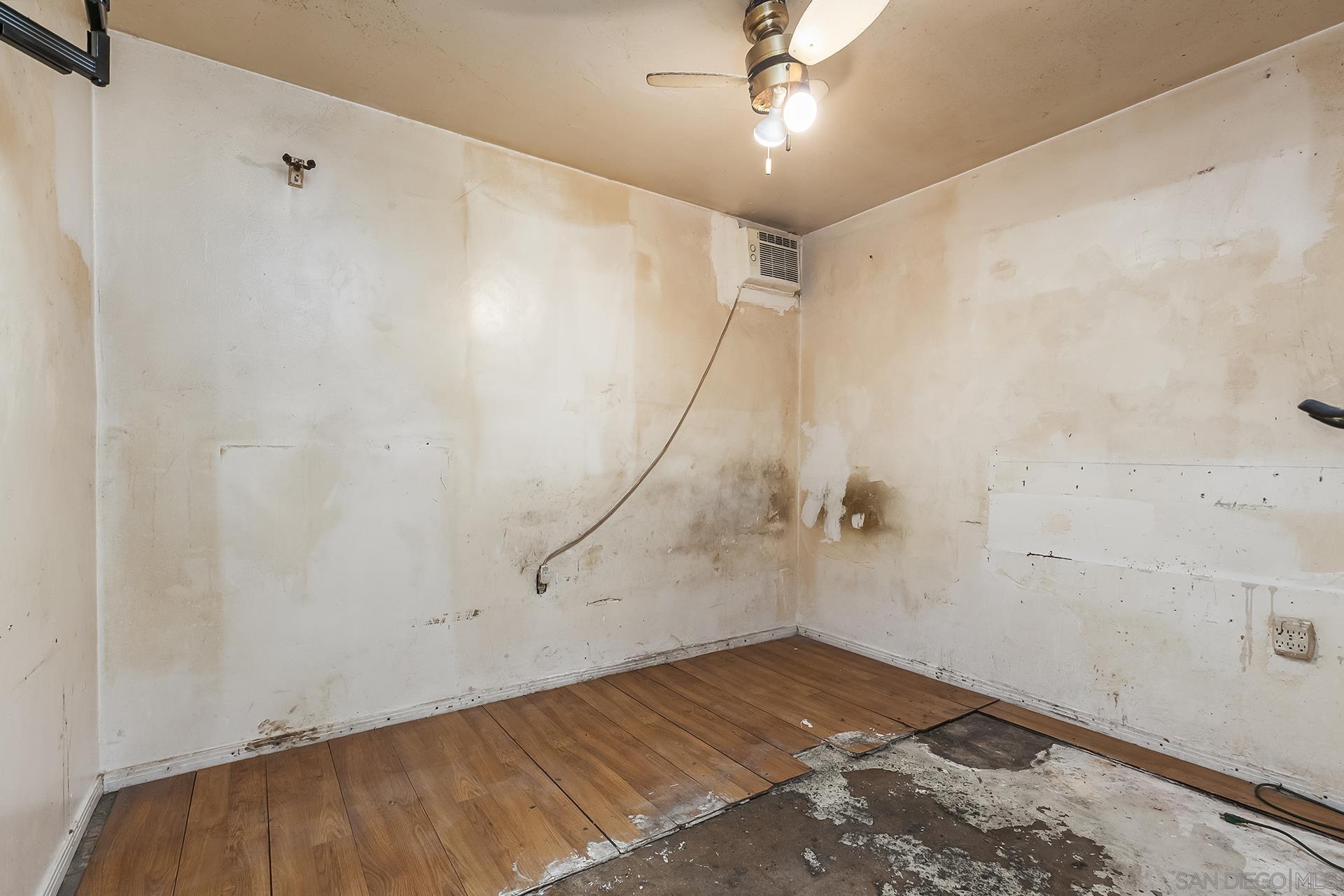 Detail Gallery Image 12 of 27 For 4539  Gila Ave, San Diego,  CA 92117 - 4 Beds | 1 Baths