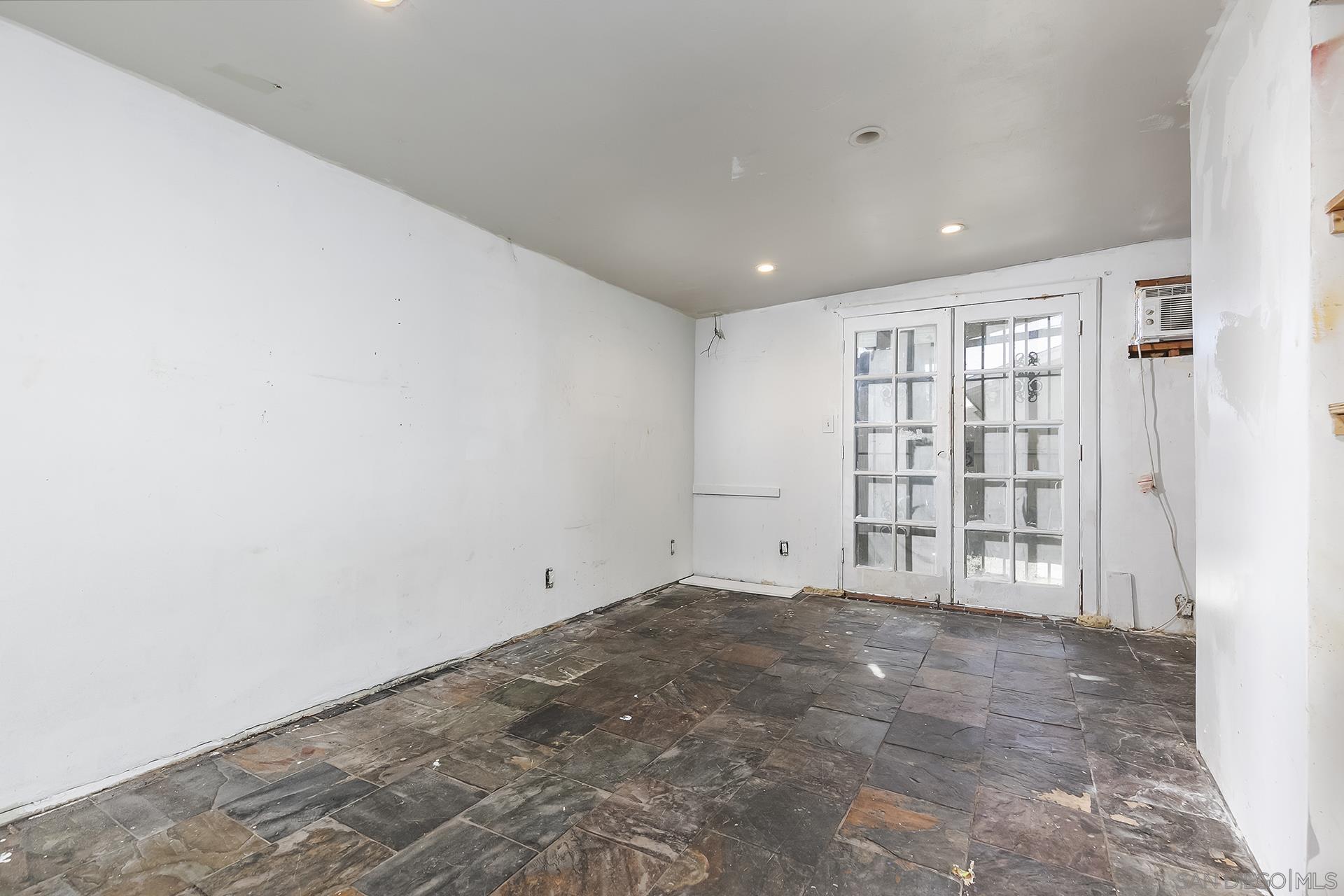 Detail Gallery Image 15 of 27 For 4539  Gila Ave, San Diego,  CA 92117 - 4 Beds | 1 Baths