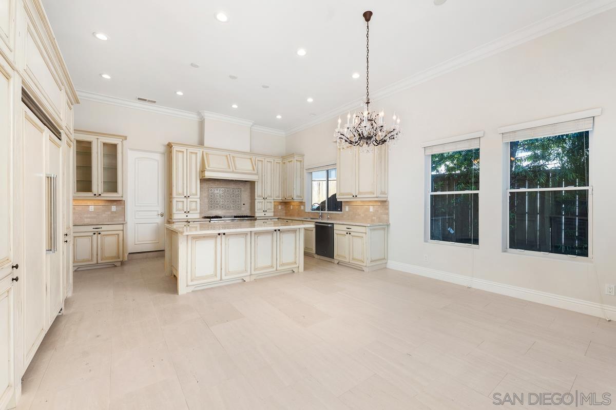 Detail Gallery Image 16 of 29 For 5971  La Jolla Mesa Dr, La Jolla,  CA 92037 - 4 Beds | 3 Baths