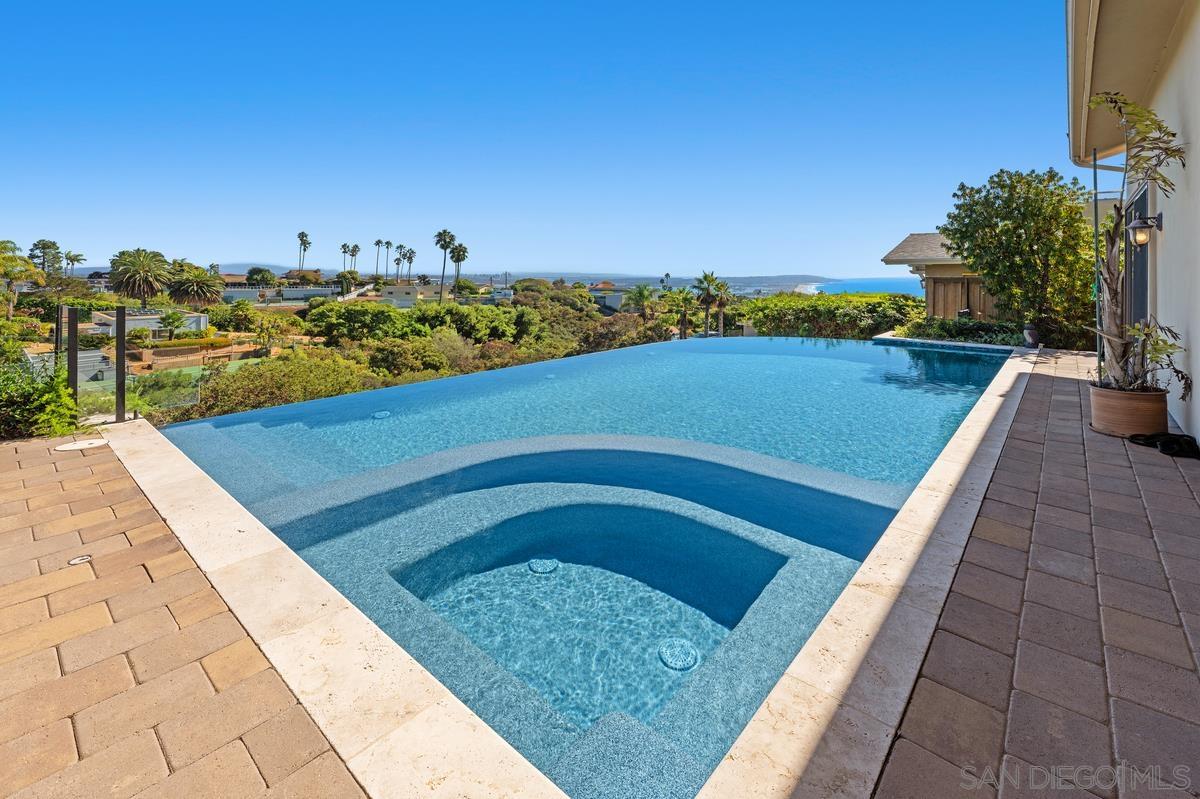 Detail Gallery Image 3 of 29 For 5971  La Jolla Mesa Dr, La Jolla,  CA 92037 - 4 Beds | 3 Baths