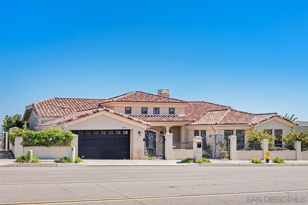 Detail Gallery Image 4 of 29 For 5971  La Jolla Mesa Dr, La Jolla,  CA 92037 - 4 Beds | 3 Baths