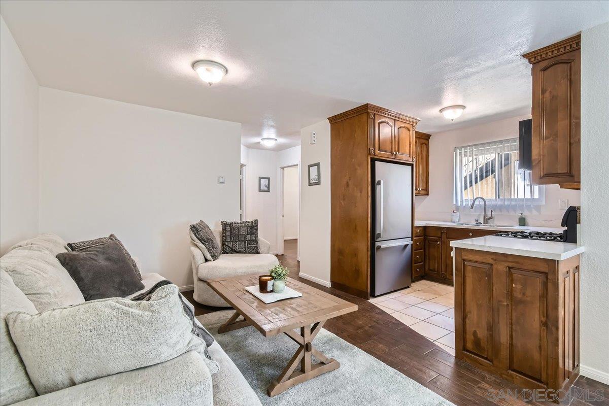 Front Image Thumbnail for SD250044364