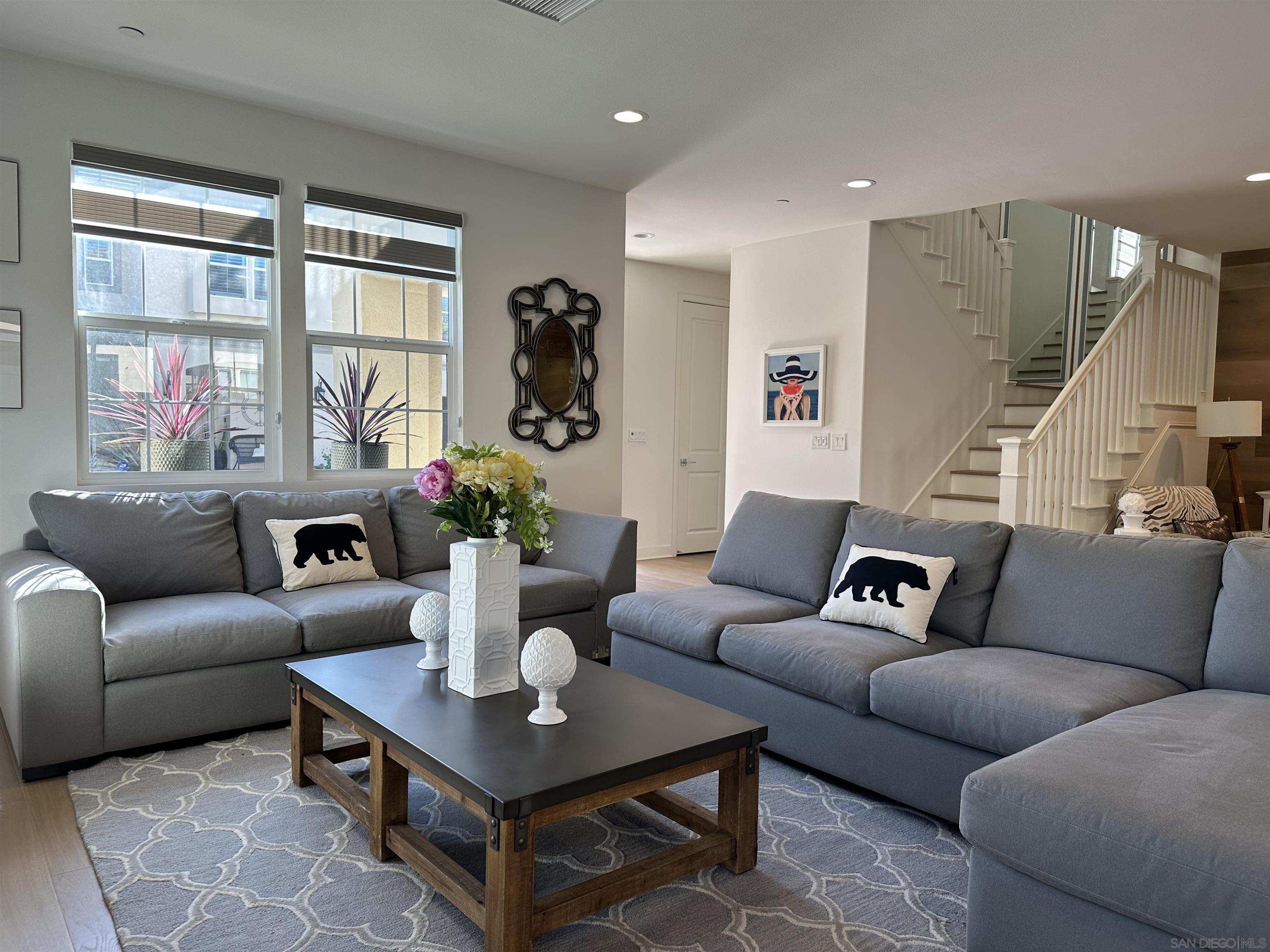 Front Image Thumbnail for SD250044365