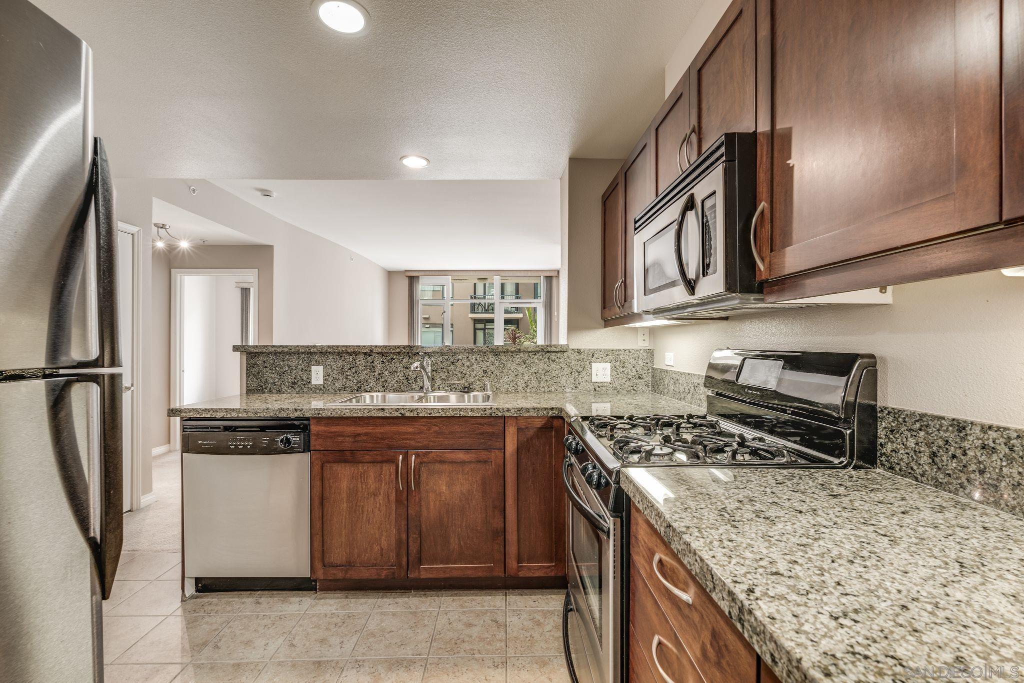 Detail Gallery Image 11 of 27 For 530  K Street  #311,  San Diego,  CA 92101 - 2 Beds | 1 Baths