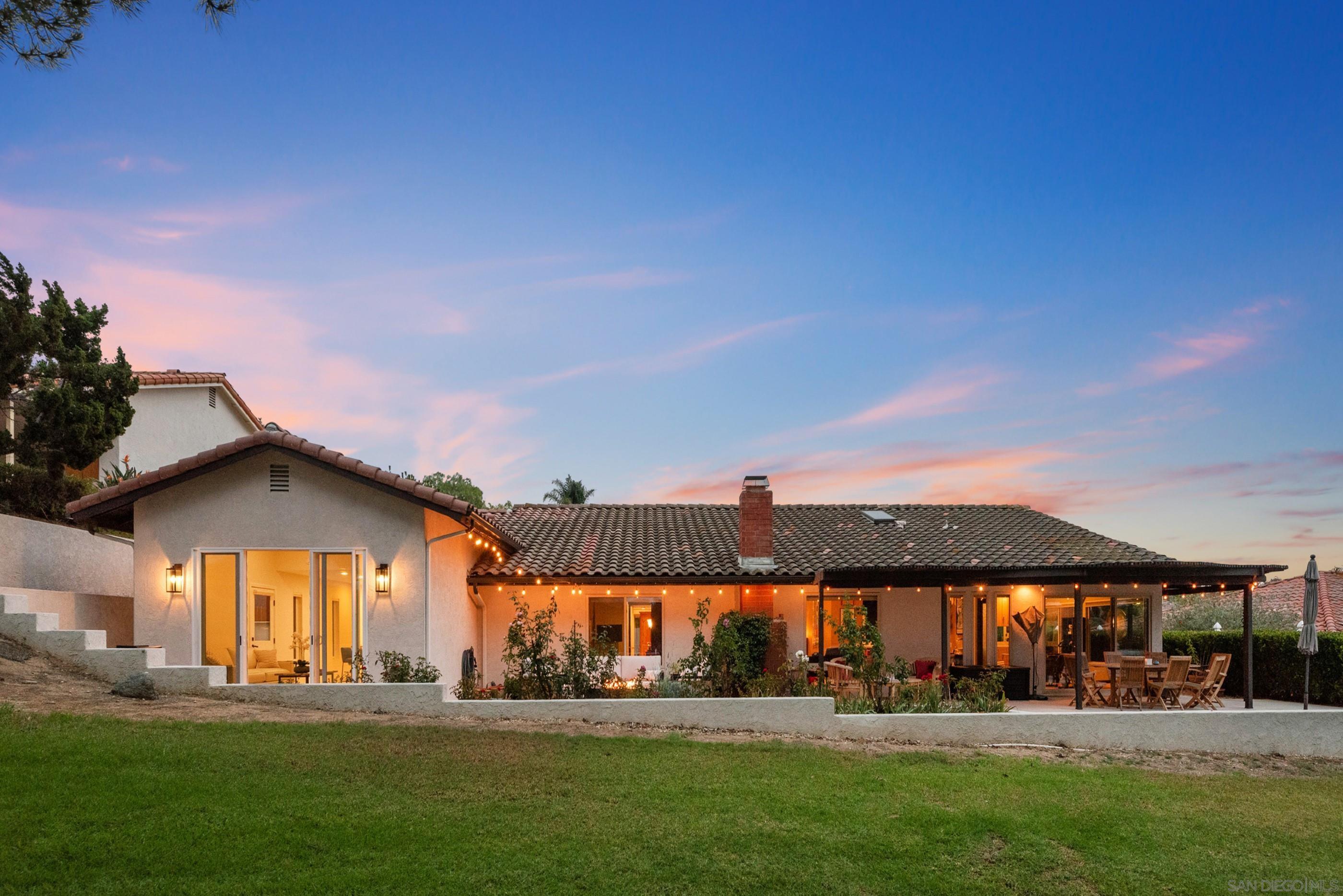 Detail Gallery Image 2 of 47 For 17976-17978  Sencillo Ln, San Diego,  CA 92128 - 4 Beds | 4 Baths