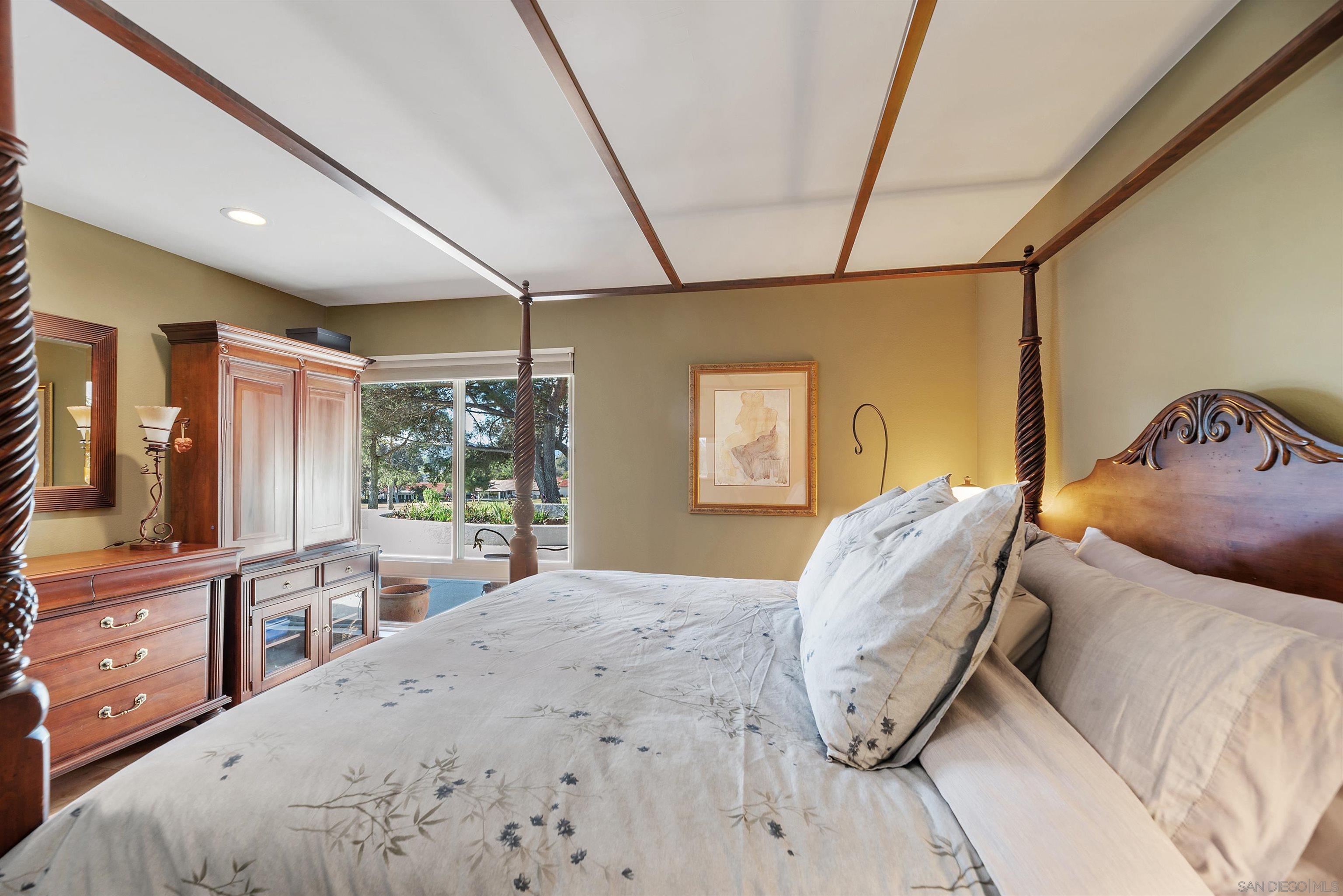 Detail Gallery Image 19 of 47 For 17976-17978  Sencillo Ln, San Diego,  CA 92128 - 4 Beds | 4 Baths