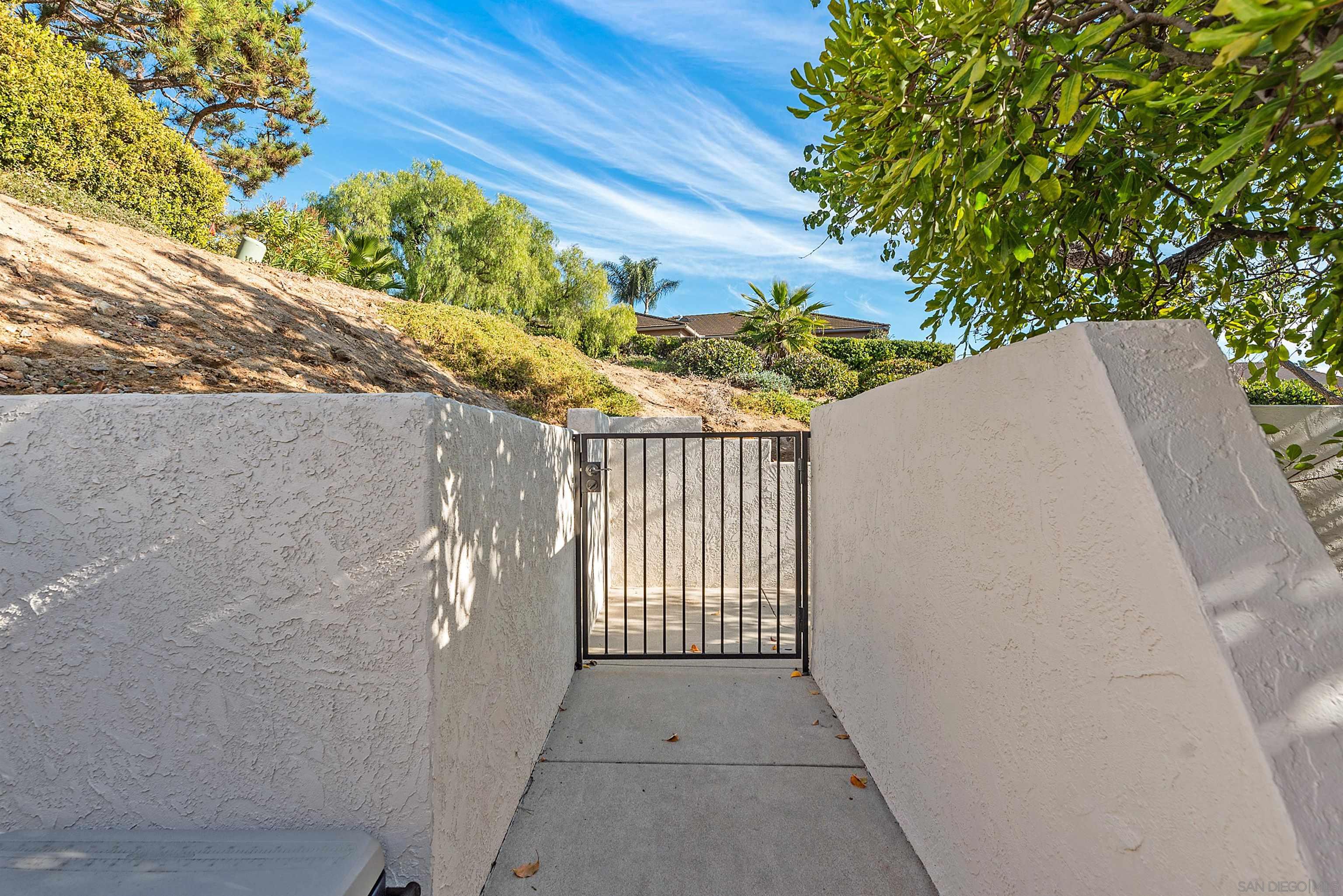 Detail Gallery Image 31 of 47 For 17976-17978  Sencillo Ln, San Diego,  CA 92128 - 4 Beds | 4 Baths