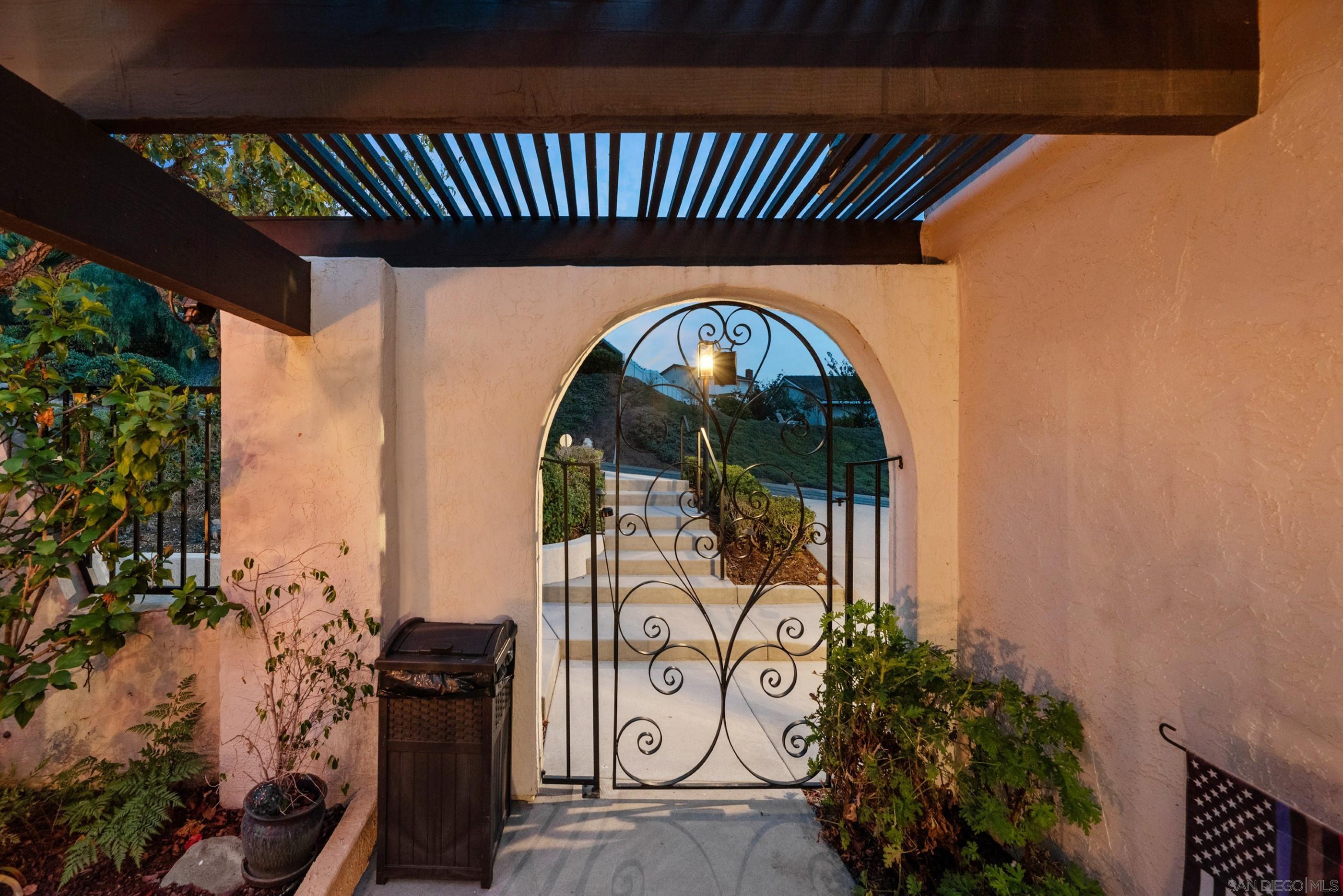 Detail Gallery Image 6 of 47 For 17976-17978  Sencillo Ln, San Diego,  CA 92128 - 4 Beds | 4 Baths