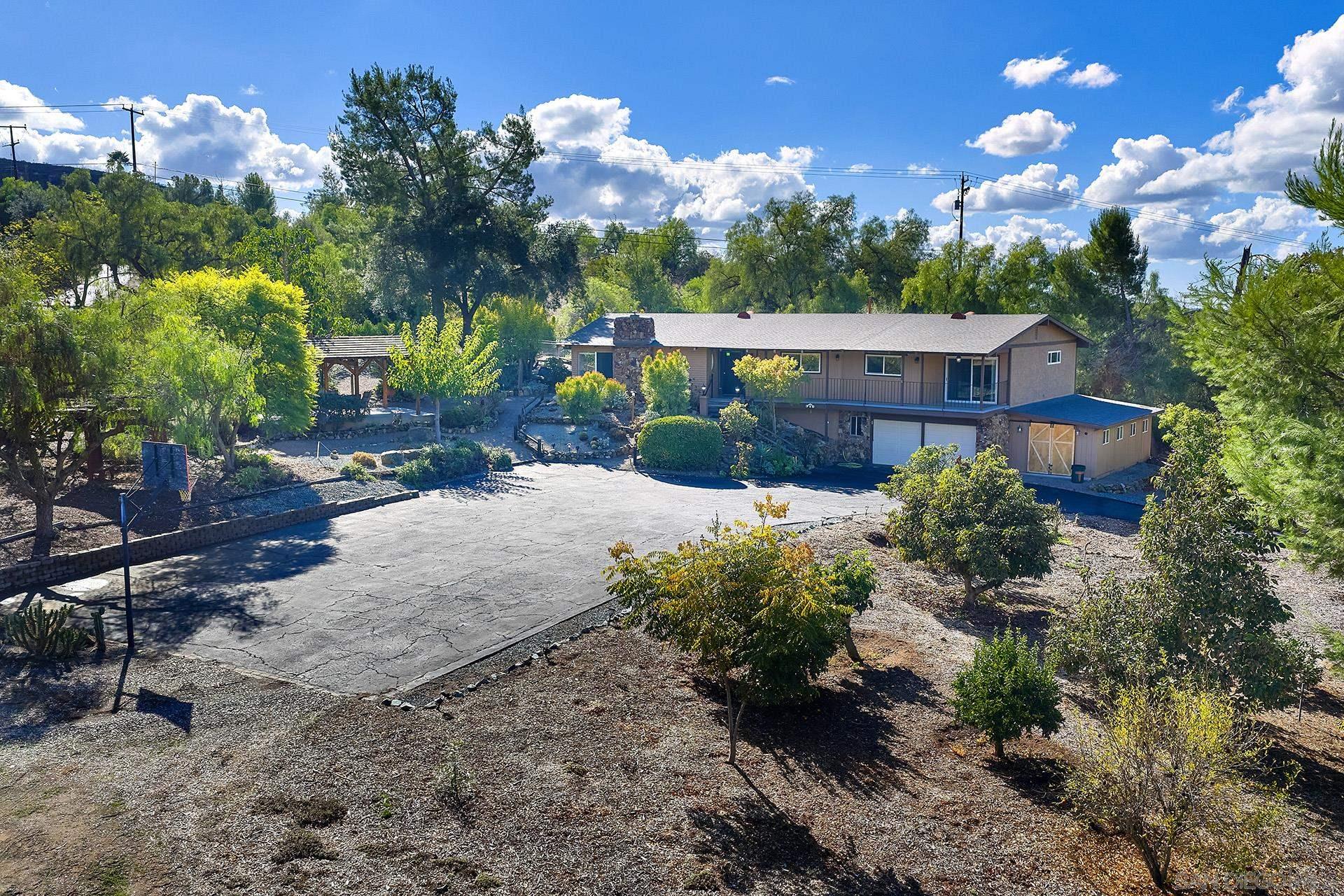 Detail Gallery Image 2 of 40 For 15260  Vali Hai Rd, Poway,  CA 92064 - 4 Beds | 3 Baths