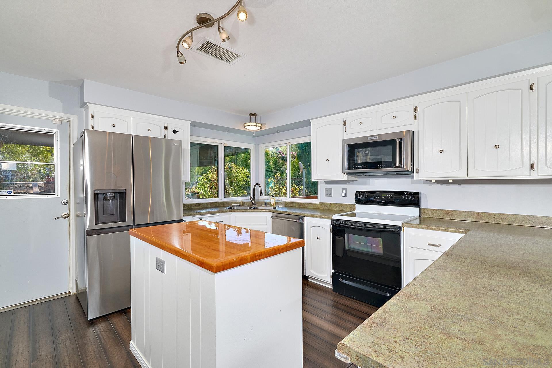 Detail Gallery Image 7 of 40 For 15260  Vali Hai Rd, Poway,  CA 92064 - 4 Beds | 3 Baths