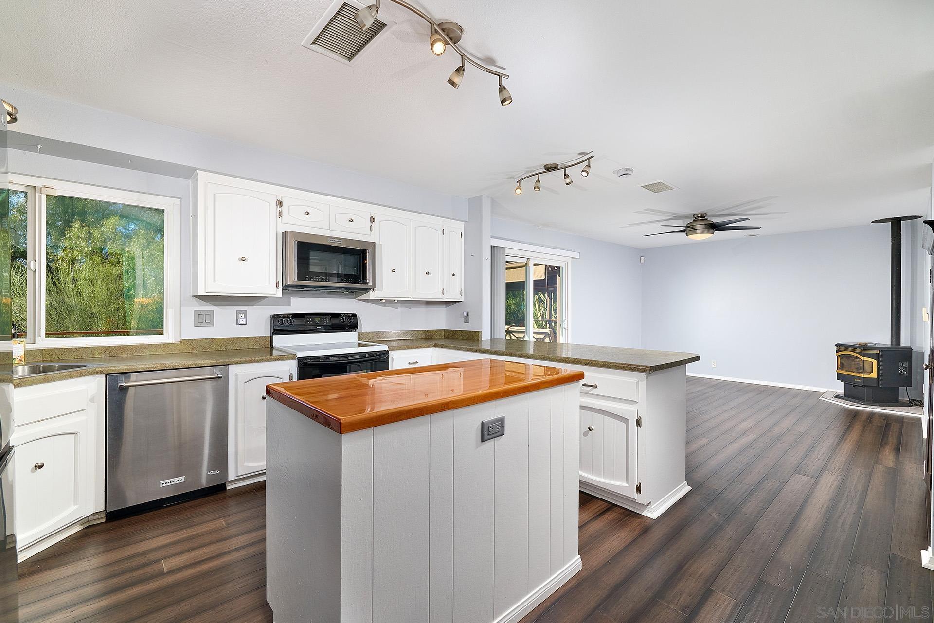 Detail Gallery Image 8 of 40 For 15260  Vali Hai Rd, Poway,  CA 92064 - 4 Beds | 3 Baths