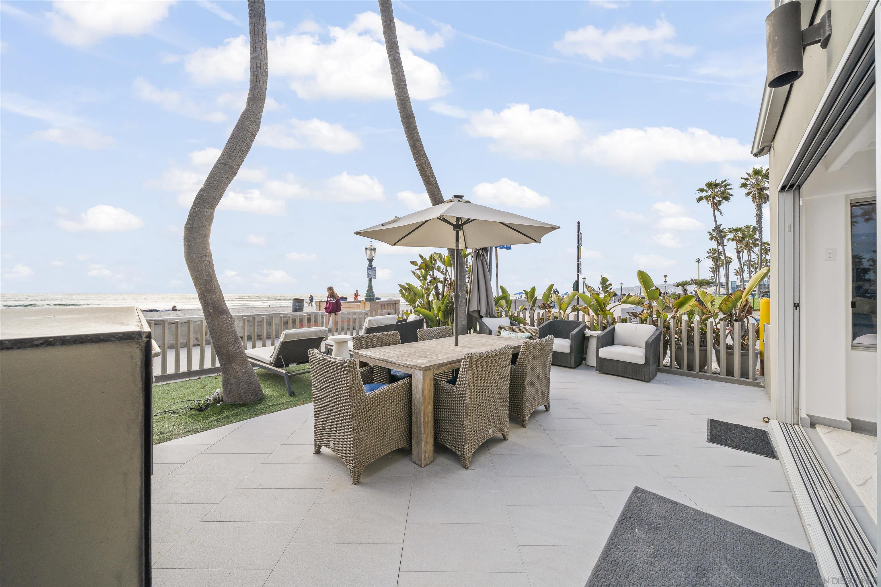 Detail Gallery Image 11 of 37 For 2999  Ocean Front Walk  #1,  San Diego,  CA 92109 - 2 Beds | 2/1 Baths