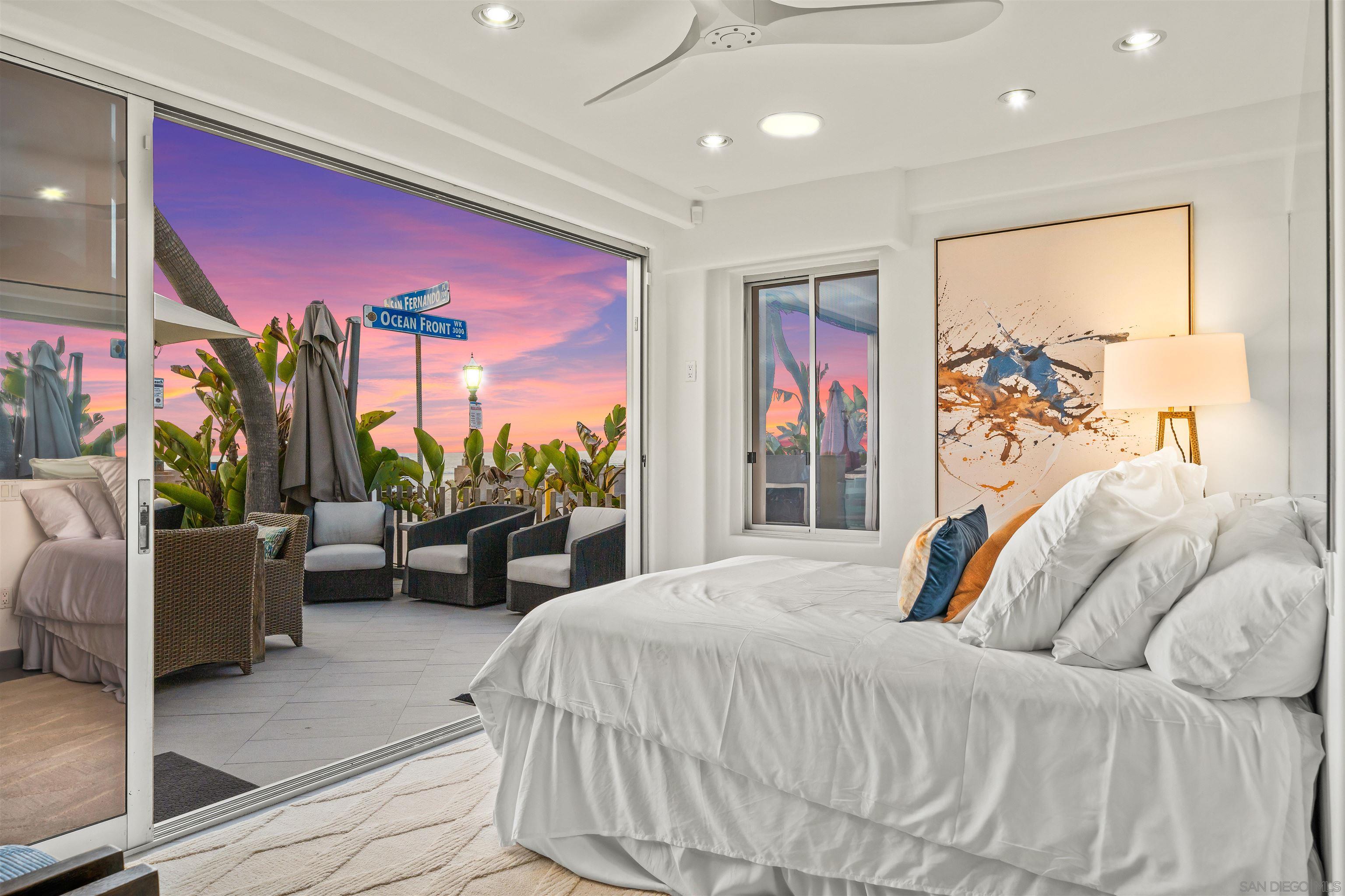 Detail Gallery Image 16 of 37 For 2999  Ocean Front Walk  #1,  San Diego,  CA 92109 - 2 Beds | 2/1 Baths