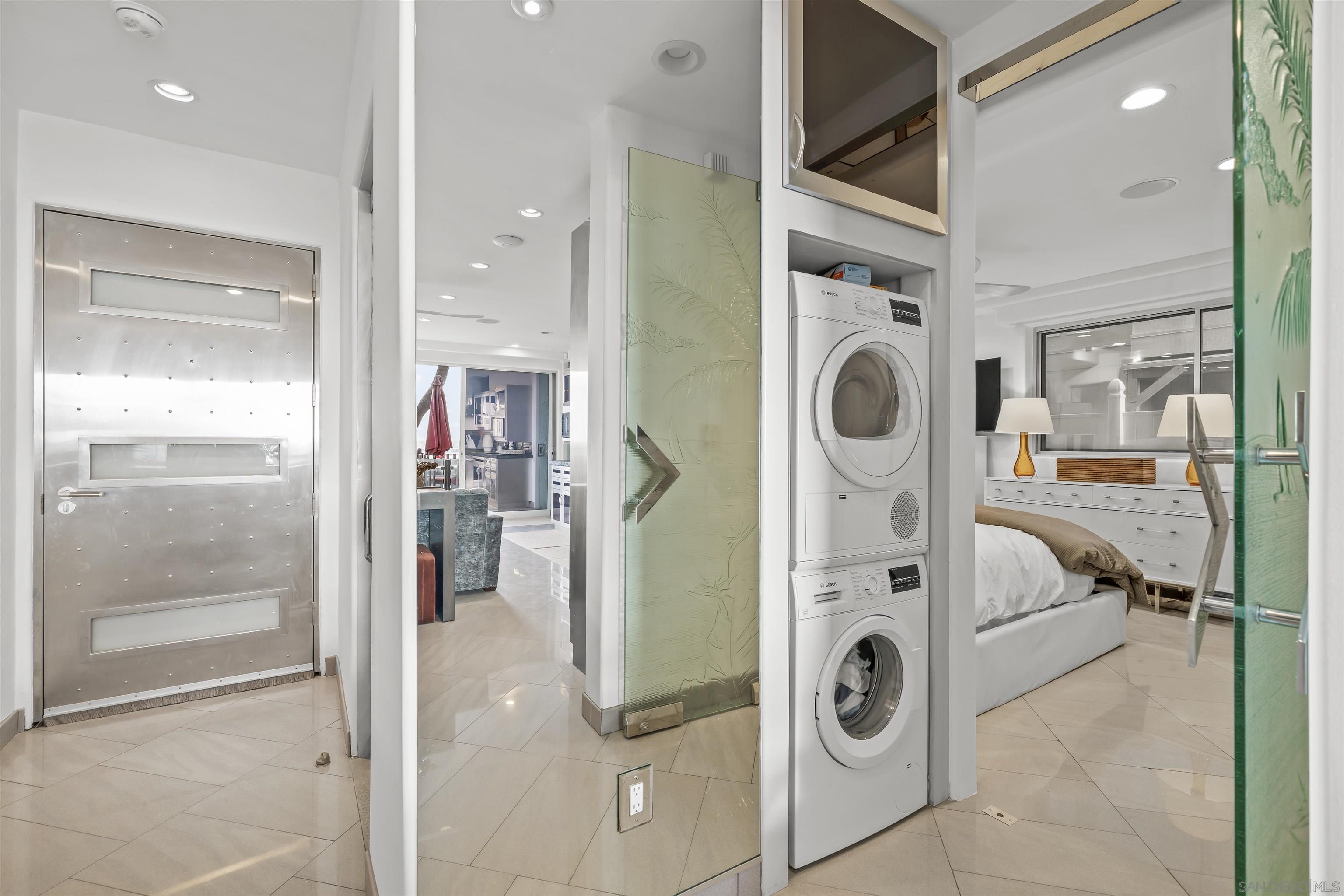 Detail Gallery Image 27 of 37 For 2999  Ocean Front Walk  #1,  San Diego,  CA 92109 - 2 Beds | 2/1 Baths