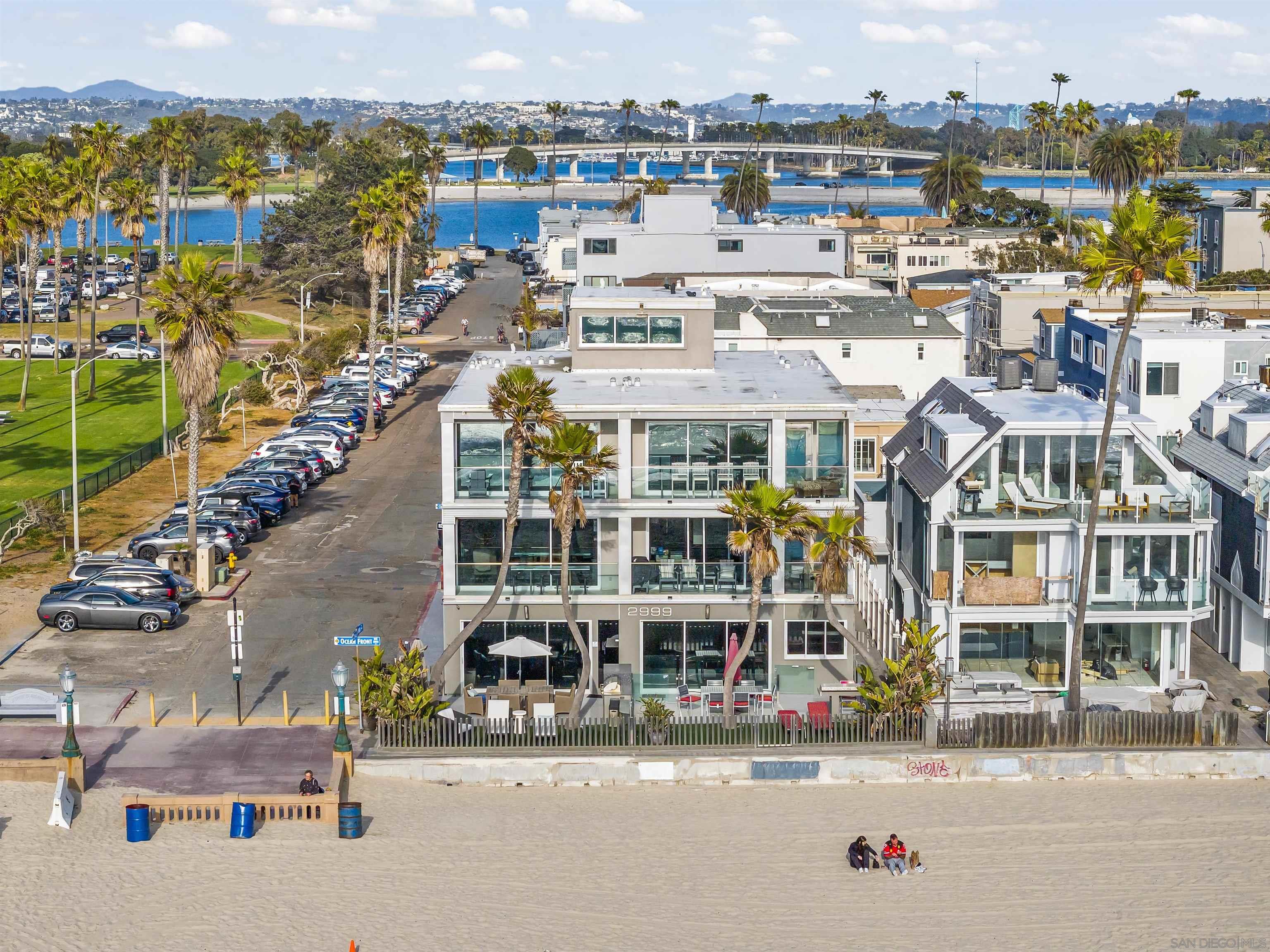 Detail Gallery Image 34 of 37 For 2999  Ocean Front Walk  #1,  San Diego,  CA 92109 - 2 Beds | 2/1 Baths
