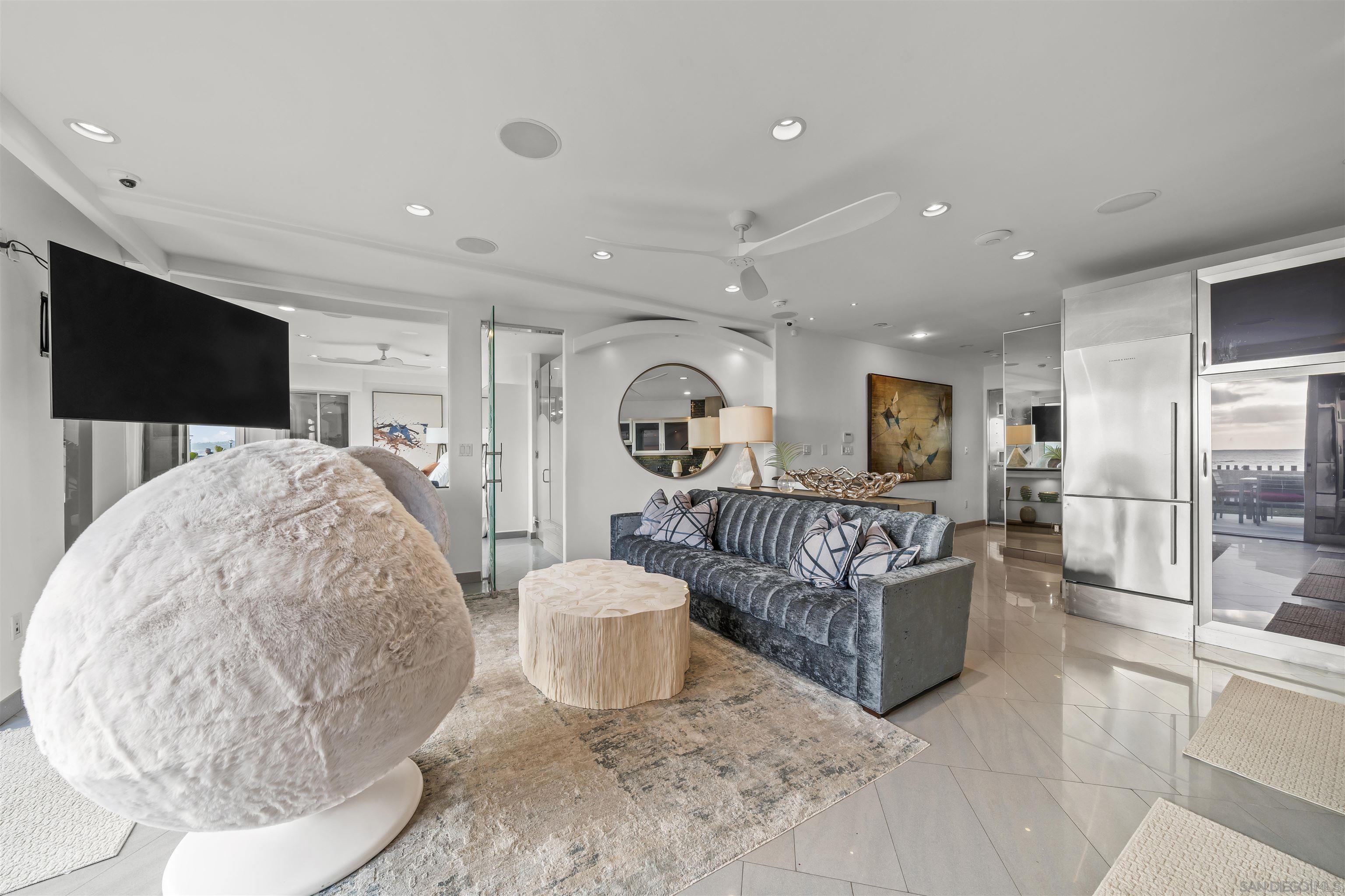 Detail Gallery Image 7 of 37 For 2999  Ocean Front Walk  #1,  San Diego,  CA 92109 - 2 Beds | 2/1 Baths