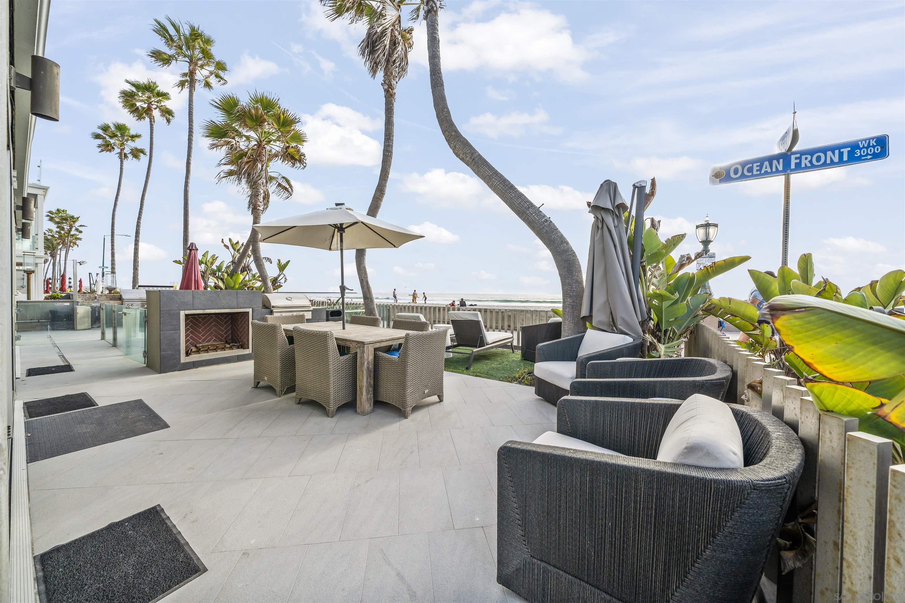 Detail Gallery Image 8 of 37 For 2999  Ocean Front Walk  #1,  San Diego,  CA 92109 - 2 Beds | 2/1 Baths