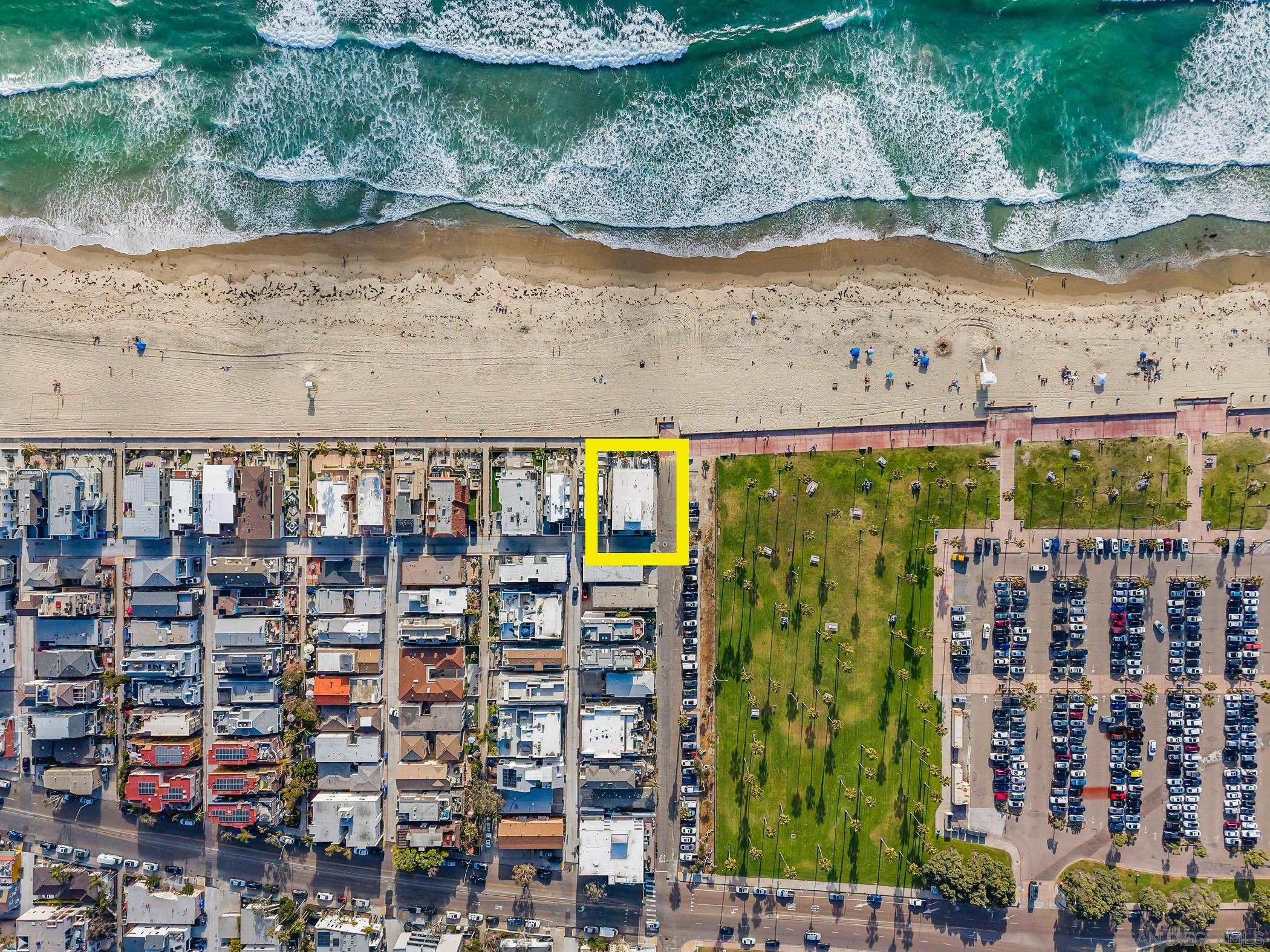 Detail Gallery Image 16 of 25 For 2999  Ocean Front Walk  #2,  San Diego,  CA 92109 - 2 Beds | 2 Baths
