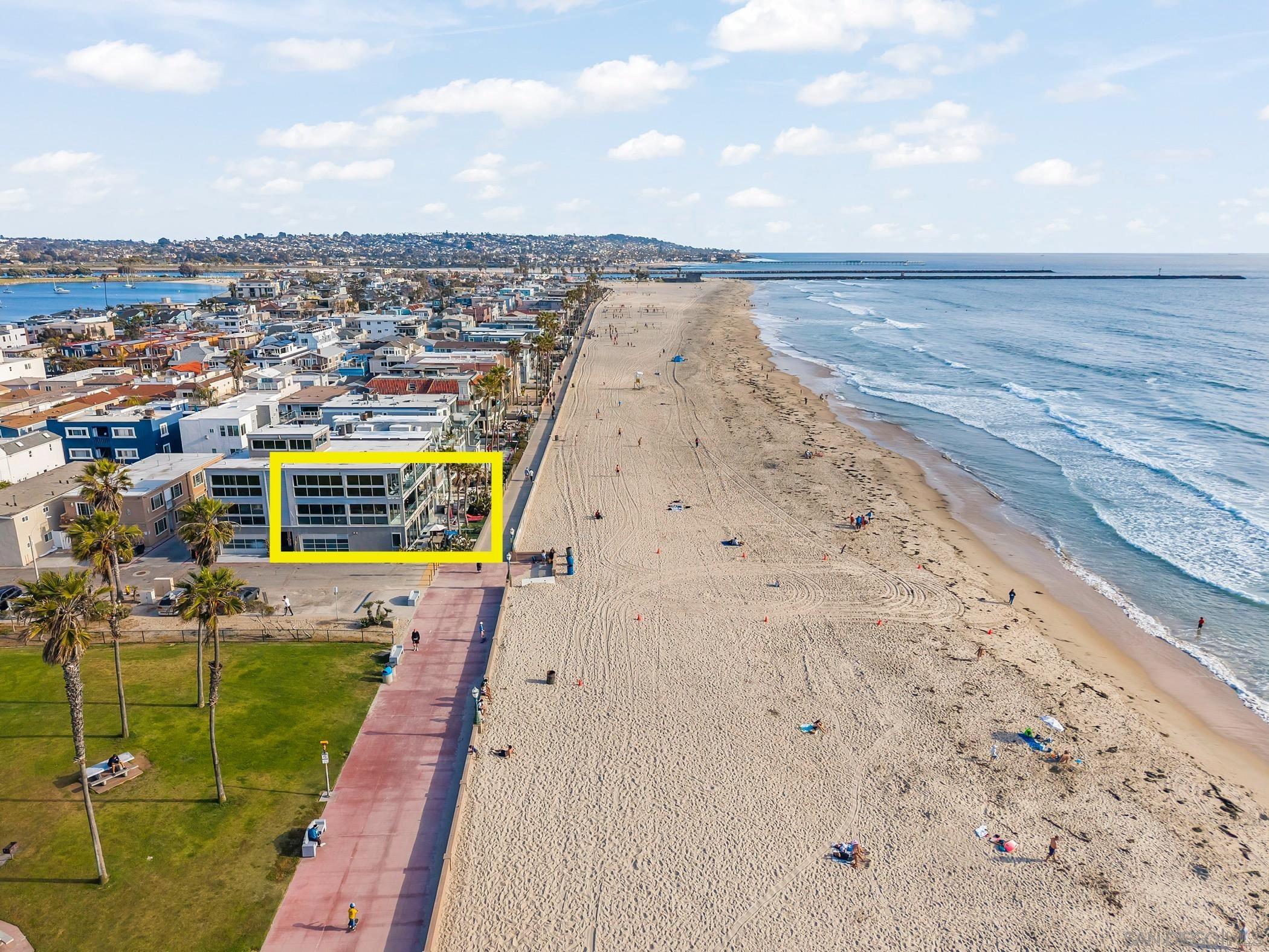 Detail Gallery Image 18 of 25 For 2999  Ocean Front Walk  #2,  San Diego,  CA 92109 - 2 Beds | 2 Baths