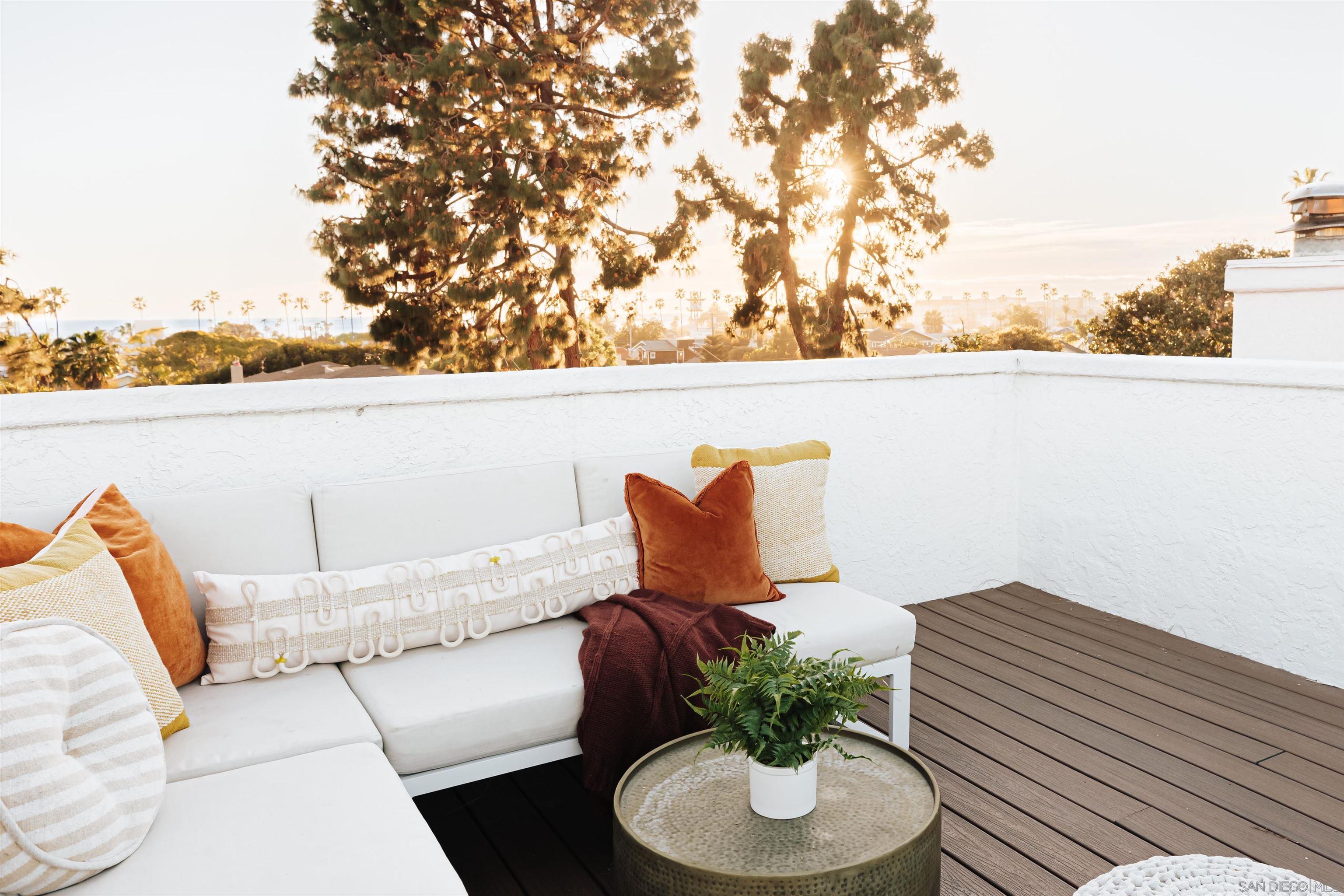 Detail Gallery Image 14 of 56 For 324 S Nevada St, Oceanside,  CA 92054 - 5 Beds | 3 Baths