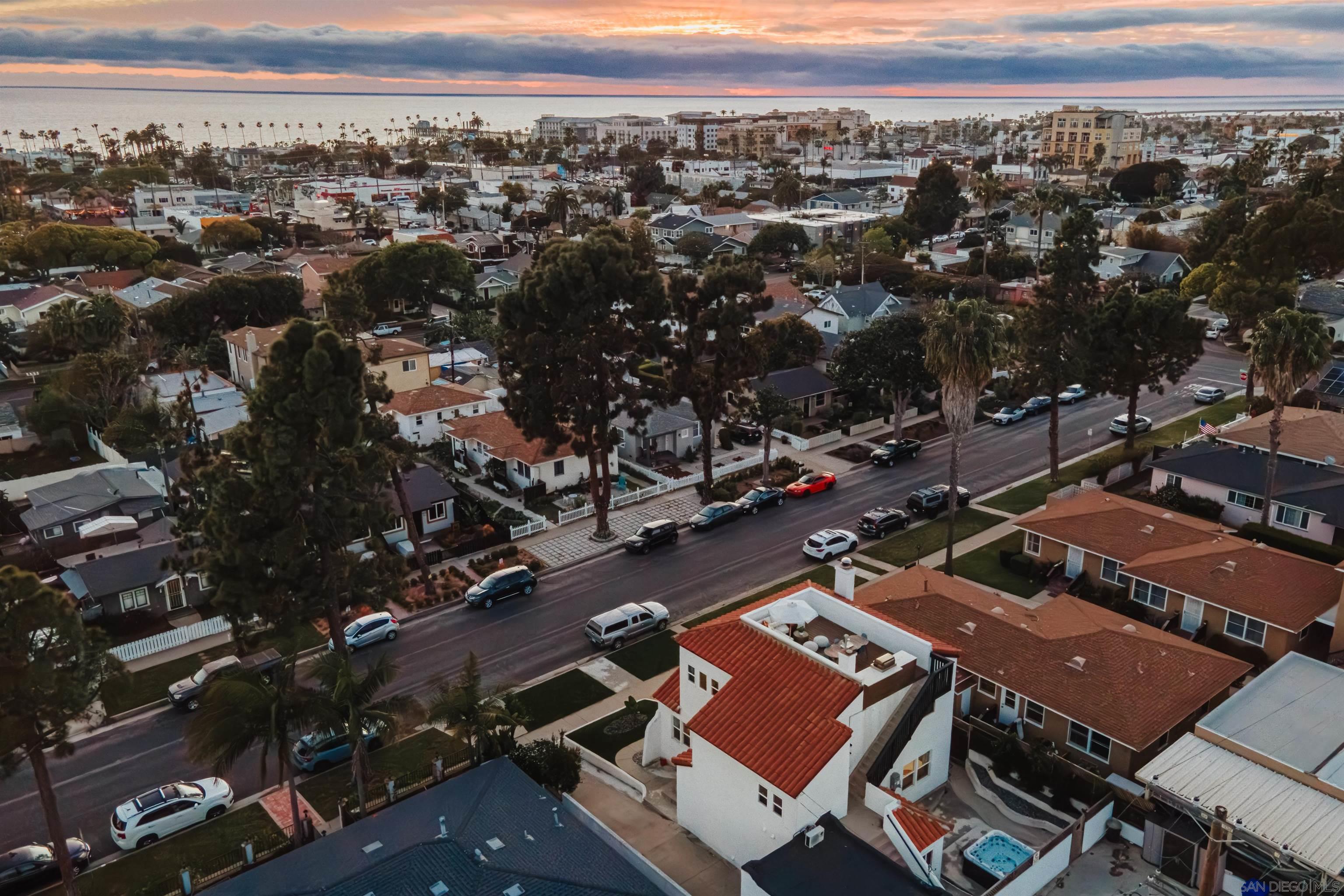 Detail Gallery Image 16 of 56 For 324 S Nevada St, Oceanside,  CA 92054 - 5 Beds | 3 Baths