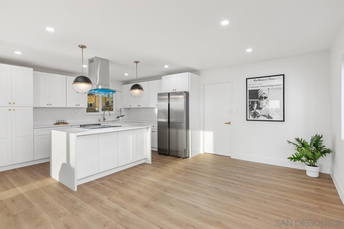 Detail Gallery Image 4 of 14 For 6428  Lake Apopka Pl, San Diego,  CA 92119 - 3 Beds | 2 Baths