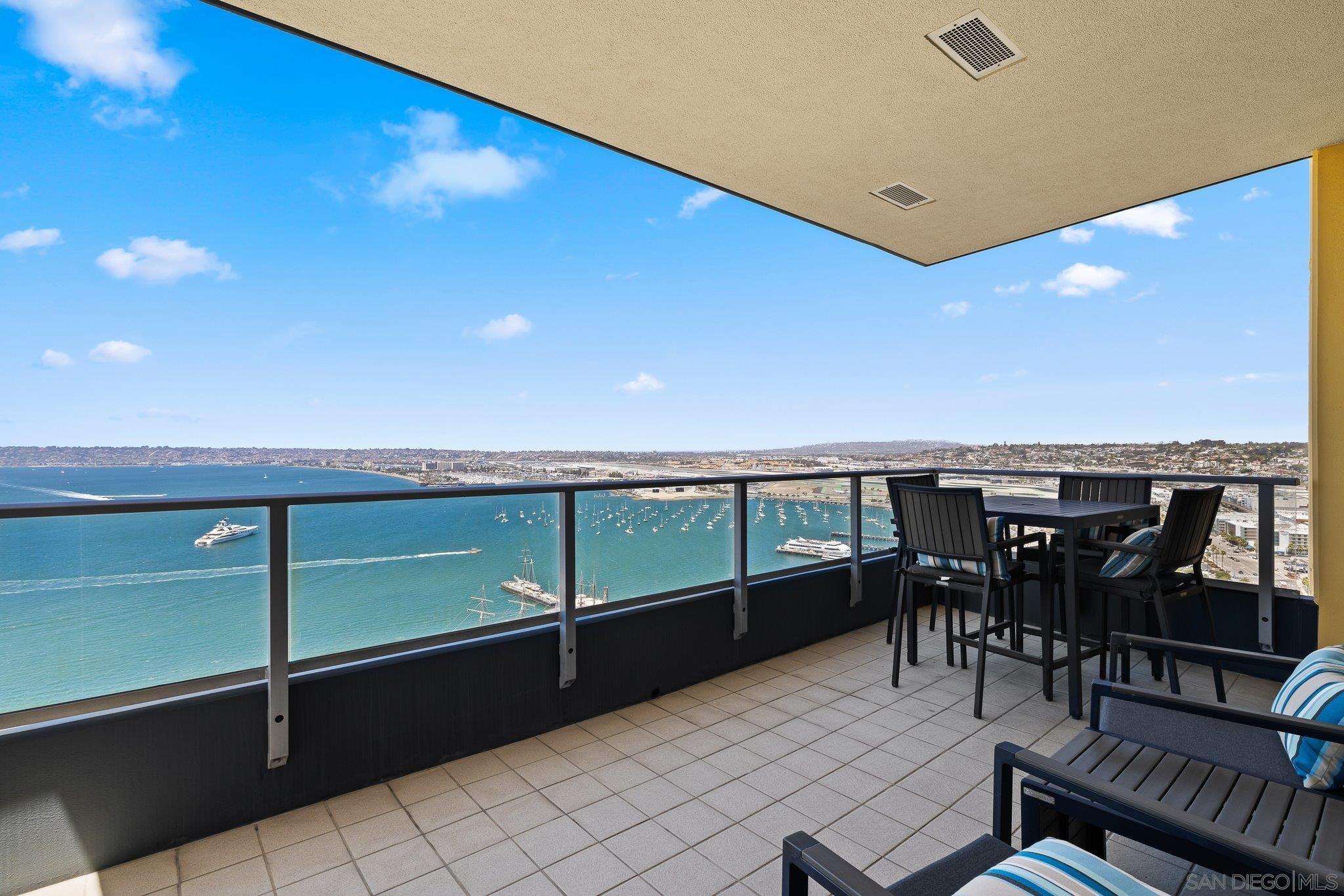 Detail Gallery Image 12 of 53 For 1325  Pacific Hwy  #3301,  San Diego,  CA 92101 - 2 Beds | 2/1 Baths