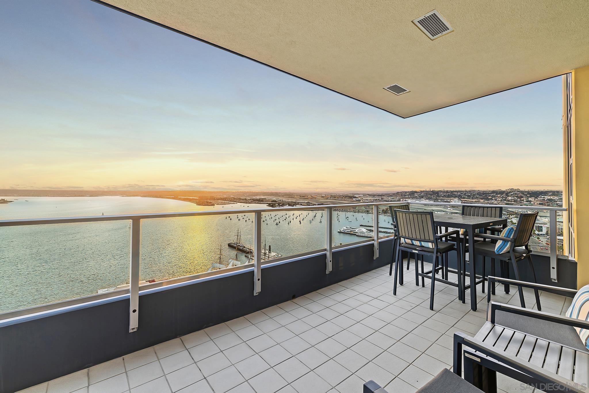 Detail Gallery Image 13 of 53 For 1325  Pacific Hwy  #3301,  San Diego,  CA 92101 - 2 Beds | 2/1 Baths
