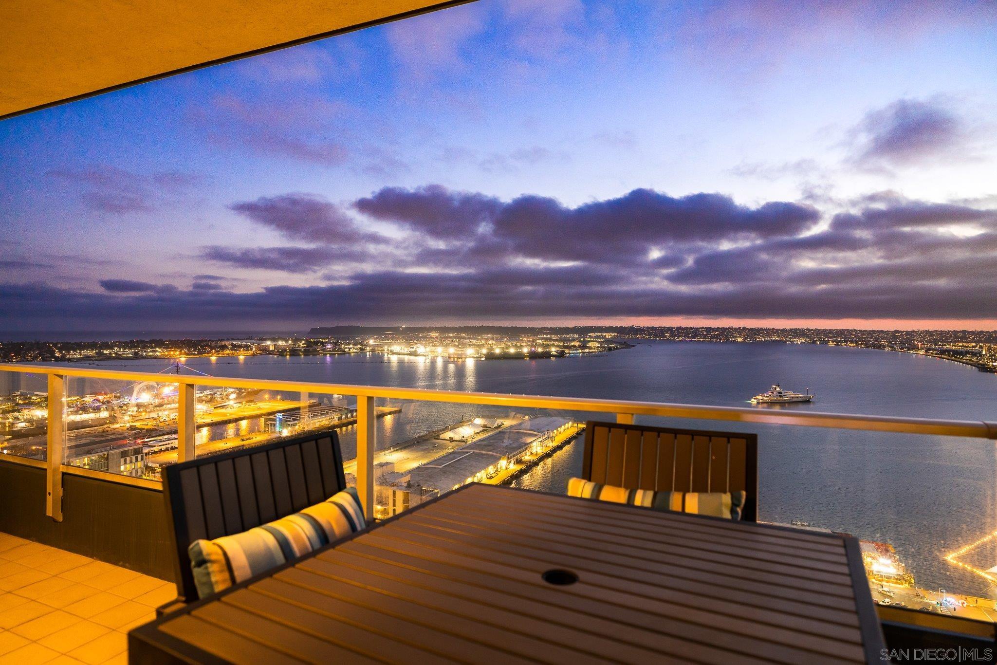 Detail Gallery Image 19 of 53 For 1325  Pacific Hwy  #3301,  San Diego,  CA 92101 - 2 Beds | 2/1 Baths