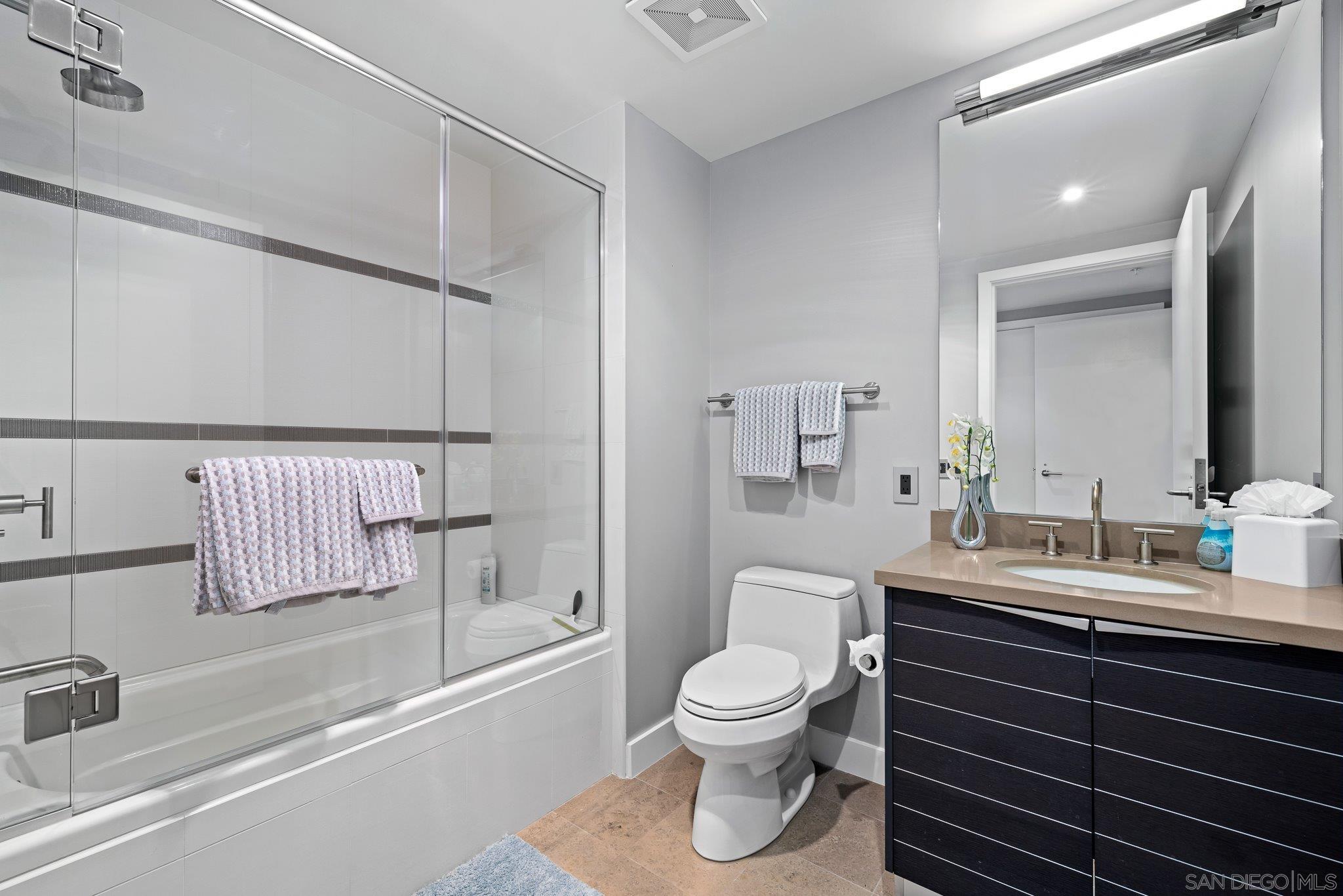 Detail Gallery Image 29 of 53 For 1325  Pacific Hwy  #3301,  San Diego,  CA 92101 - 2 Beds | 2/1 Baths