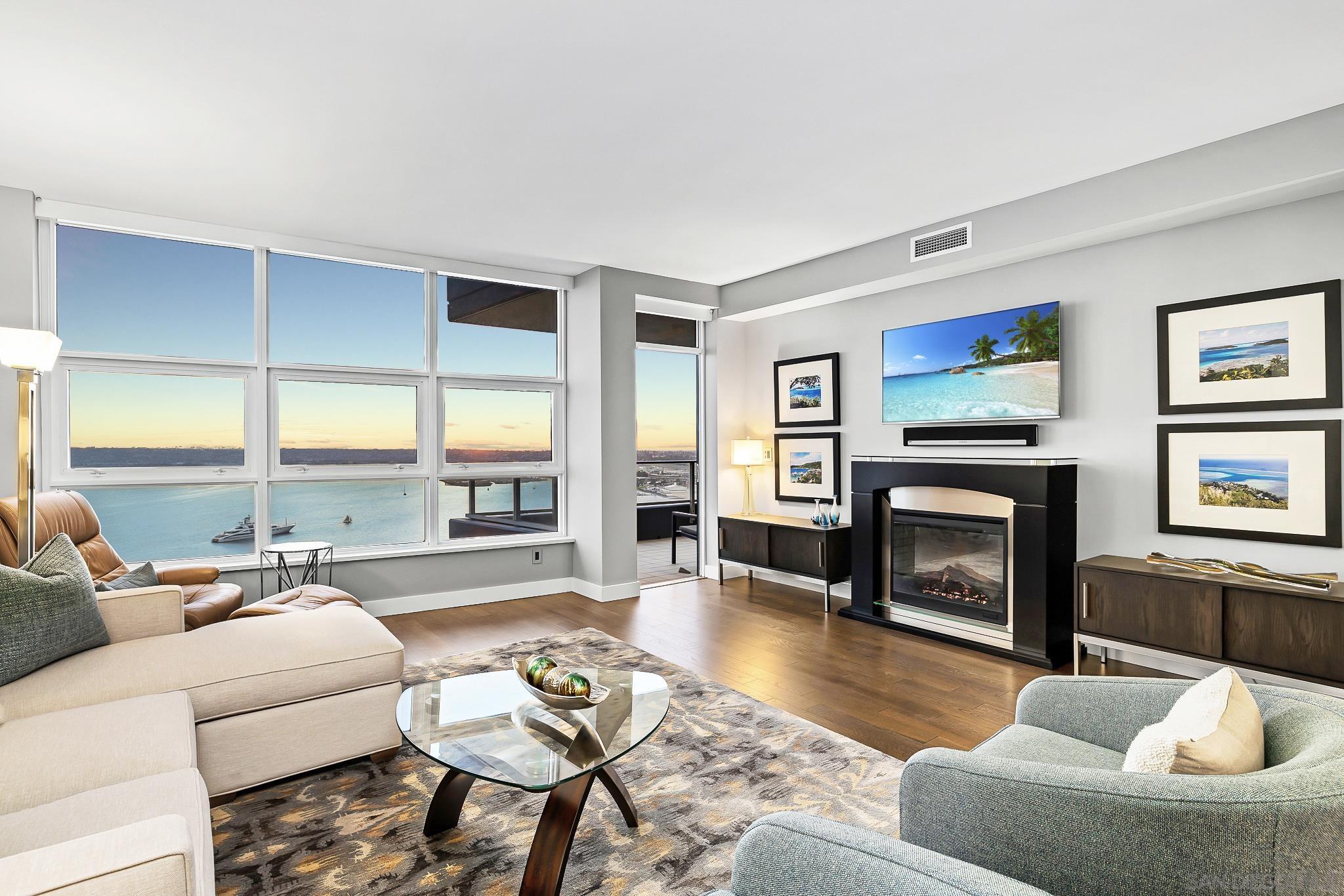 Detail Gallery Image 4 of 53 For 1325  Pacific Hwy  #3301,  San Diego,  CA 92101 - 2 Beds | 2/1 Baths