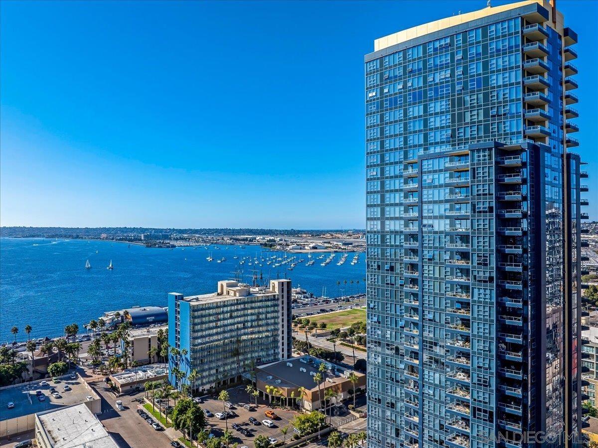 Detail Gallery Image 34 of 53 For 1325  Pacific Hwy  #3301,  San Diego,  CA 92101 - 2 Beds | 2/1 Baths