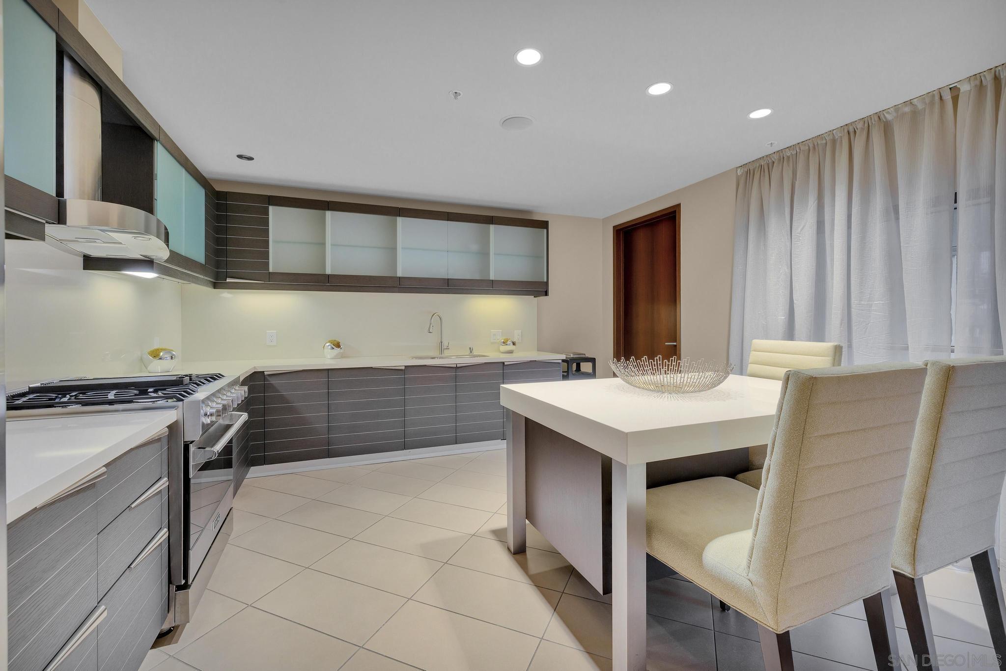 Detail Gallery Image 45 of 53 For 1325  Pacific Hwy  #3301,  San Diego,  CA 92101 - 2 Beds | 2/1 Baths