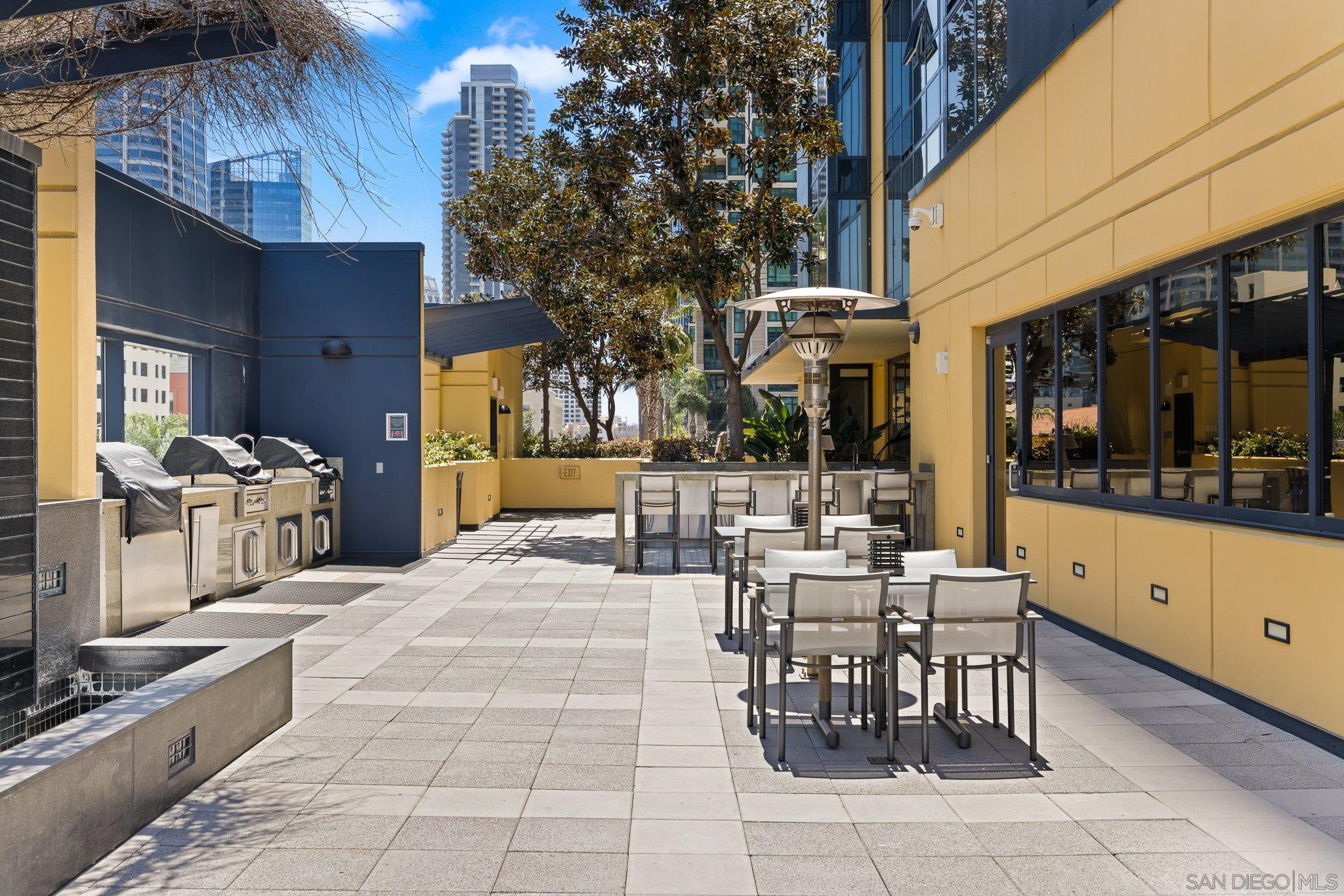 Detail Gallery Image 47 of 53 For 1325  Pacific Hwy  #3301,  San Diego,  CA 92101 - 2 Beds | 2/1 Baths