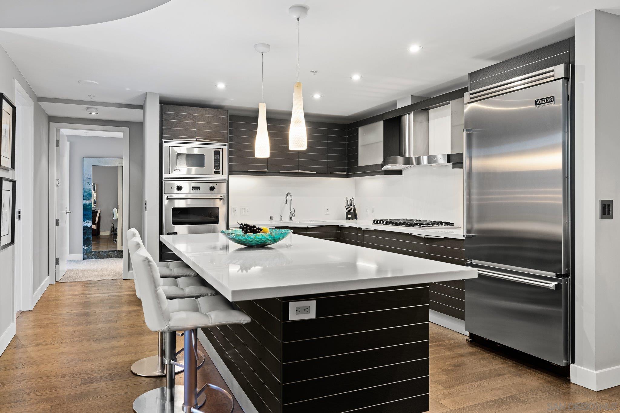 Detail Gallery Image 8 of 53 For 1325  Pacific Hwy  #3301,  San Diego,  CA 92101 - 2 Beds | 2/1 Baths