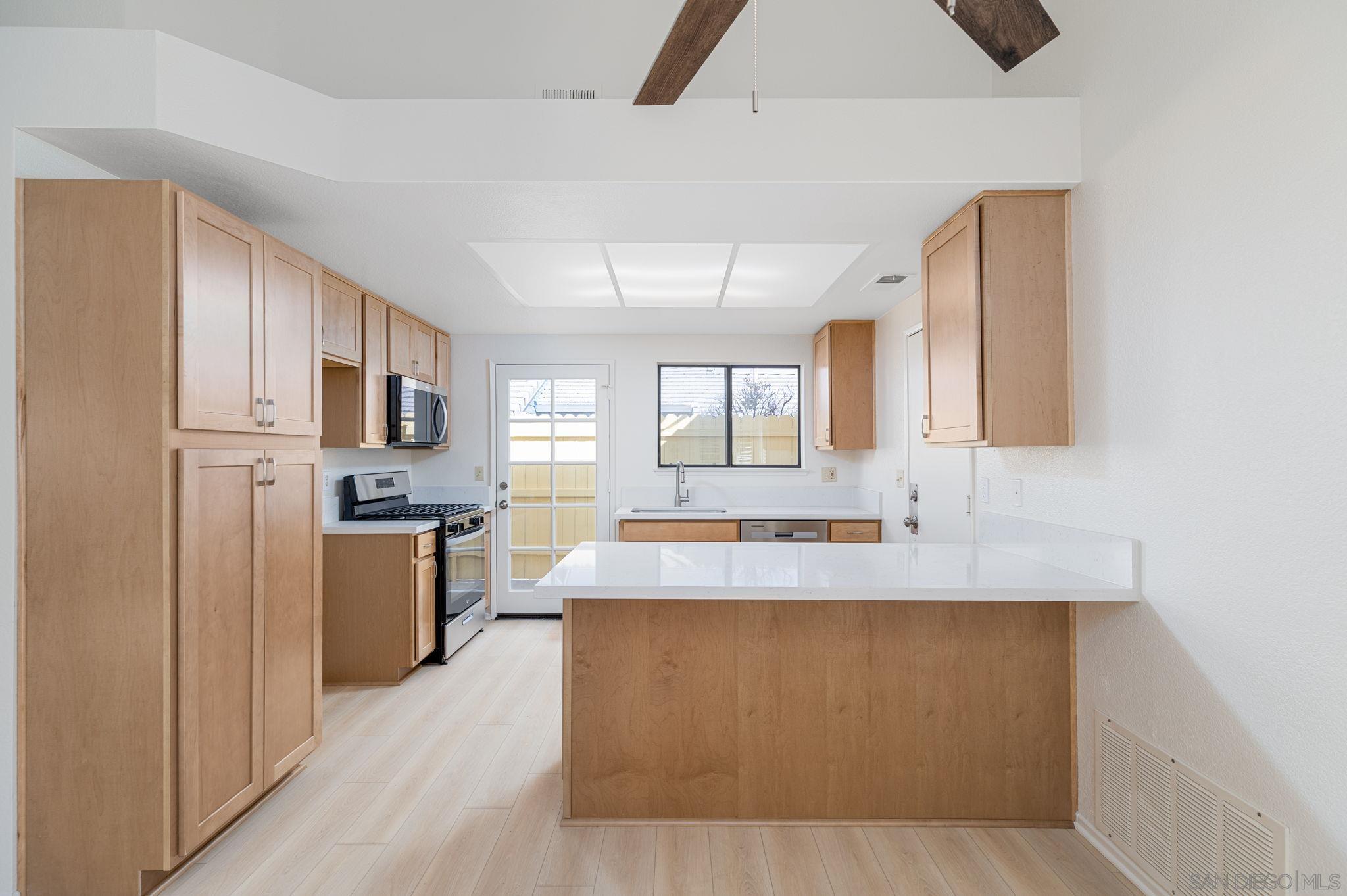 Detail Gallery Image 4 of 42 For 27971  Red Dawn Dr, Sun City,  CA 92585 - 3 Beds | 2 Baths