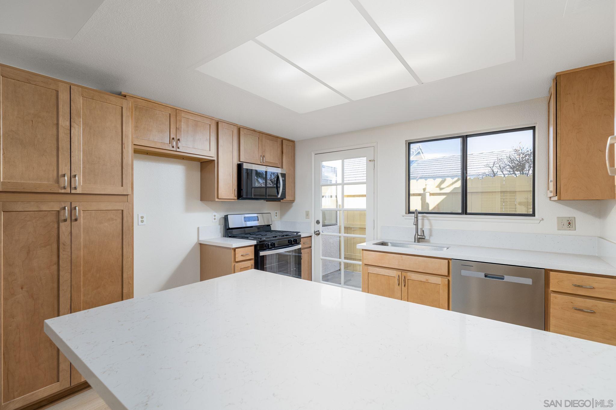 Detail Gallery Image 5 of 42 For 27971  Red Dawn Dr, Sun City,  CA 92585 - 3 Beds | 2 Baths