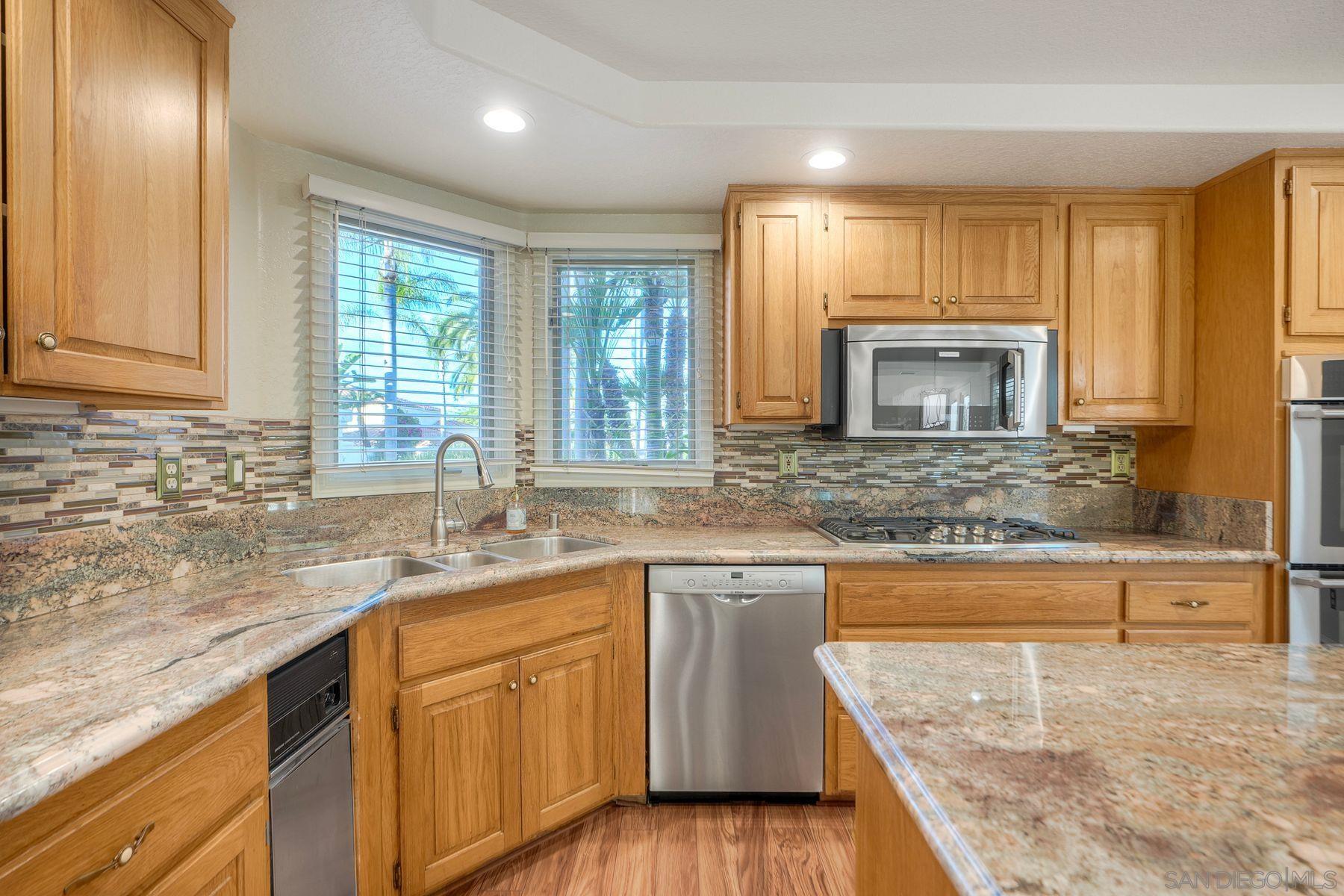 Detail Gallery Image 12 of 58 For 1930  Mountain Valley Lane, Escondido,  CA 92029 - 4 Beds | 3/1 Baths