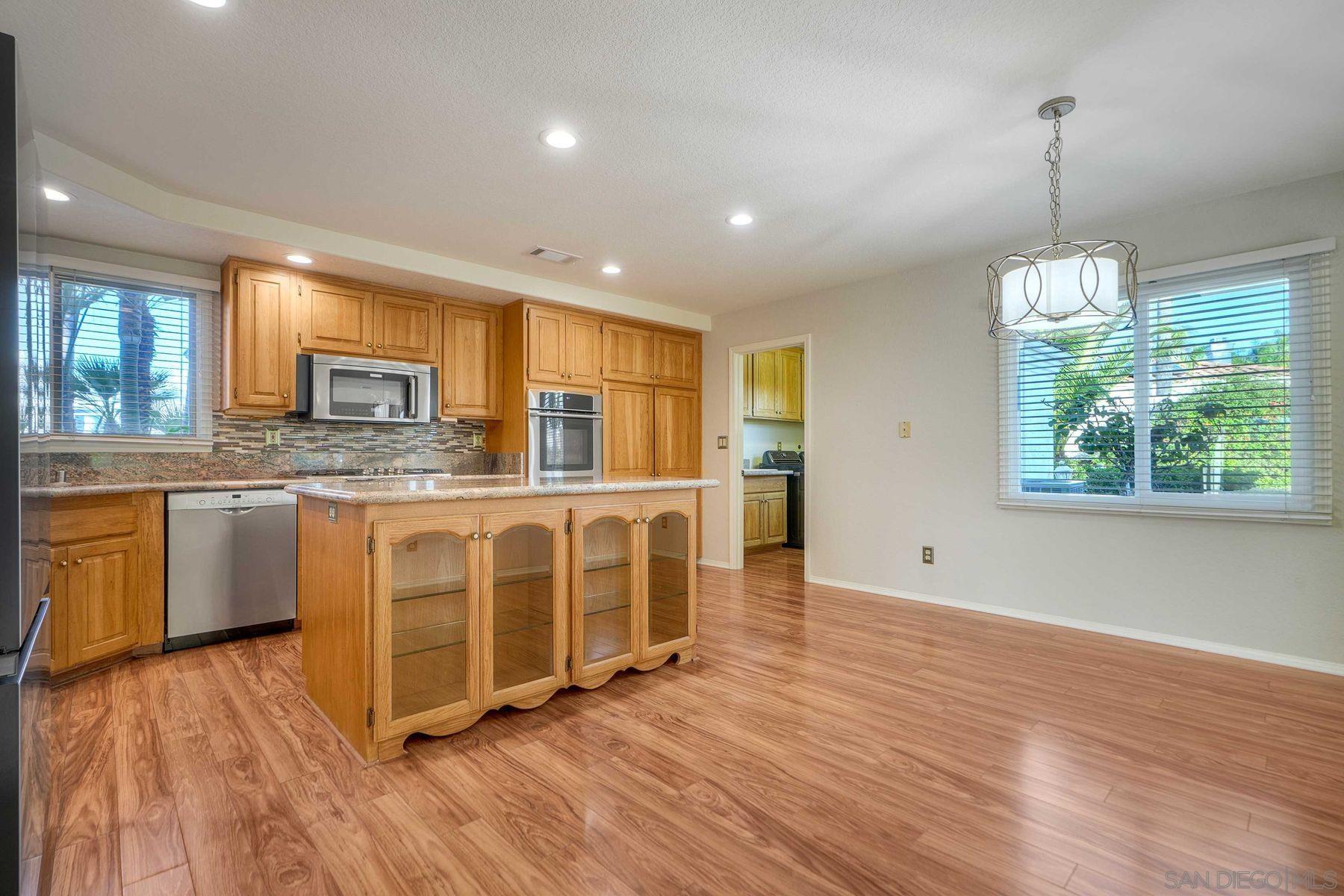 Detail Gallery Image 8 of 58 For 1930  Mountain Valley Lane, Escondido,  CA 92029 - 4 Beds | 3/1 Baths