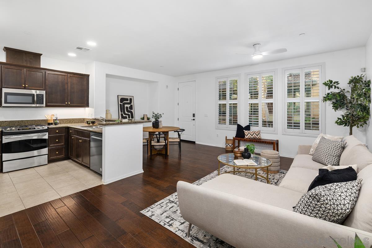 Detail Gallery Image 5 of 32 For 10785  New Grv  87, San Diego,  CA 92130 - 3 Beds | 2/1 Baths