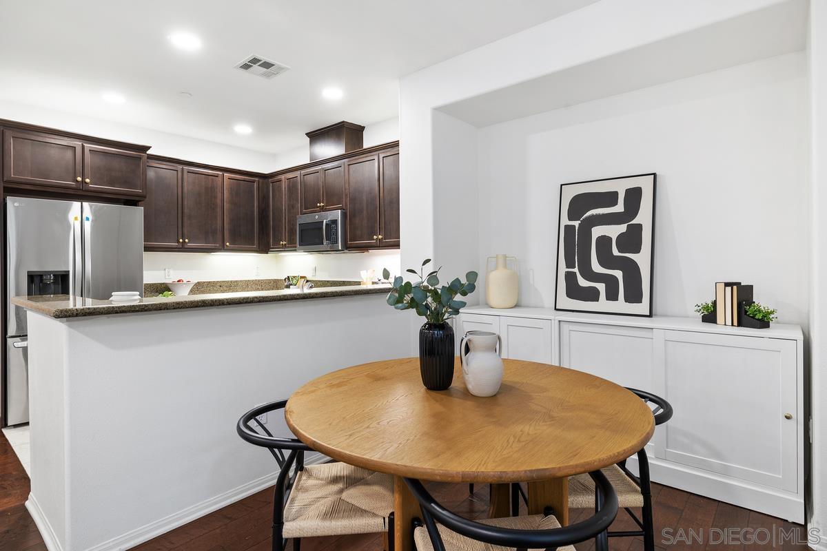 Detail Gallery Image 6 of 32 For 10785  New Grv  87, San Diego,  CA 92130 - 3 Beds | 2/1 Baths